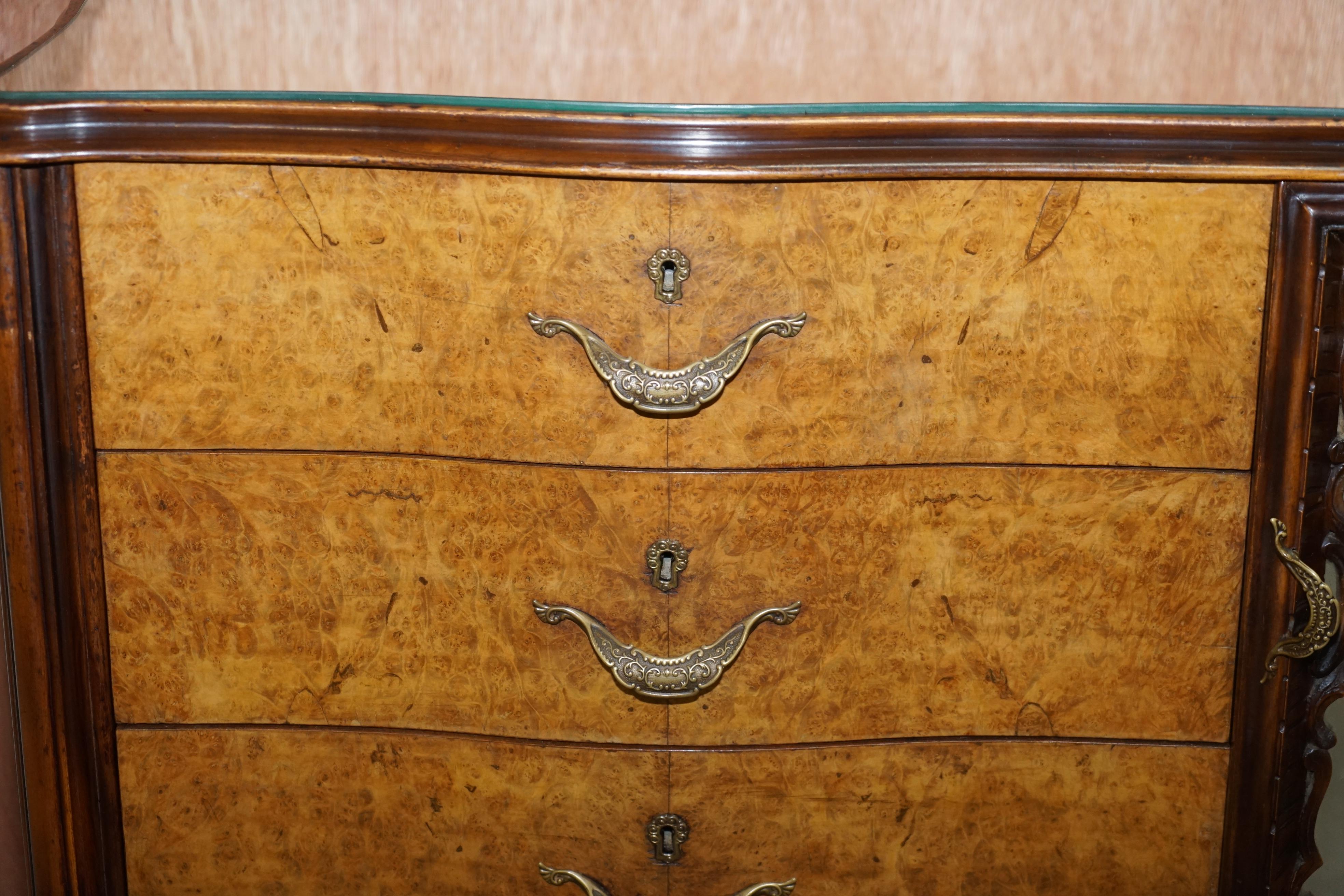 Sublime Vintage Italian Burr Walnut Serpentine Fronted Sideboard Mirrored Top For Sale 4