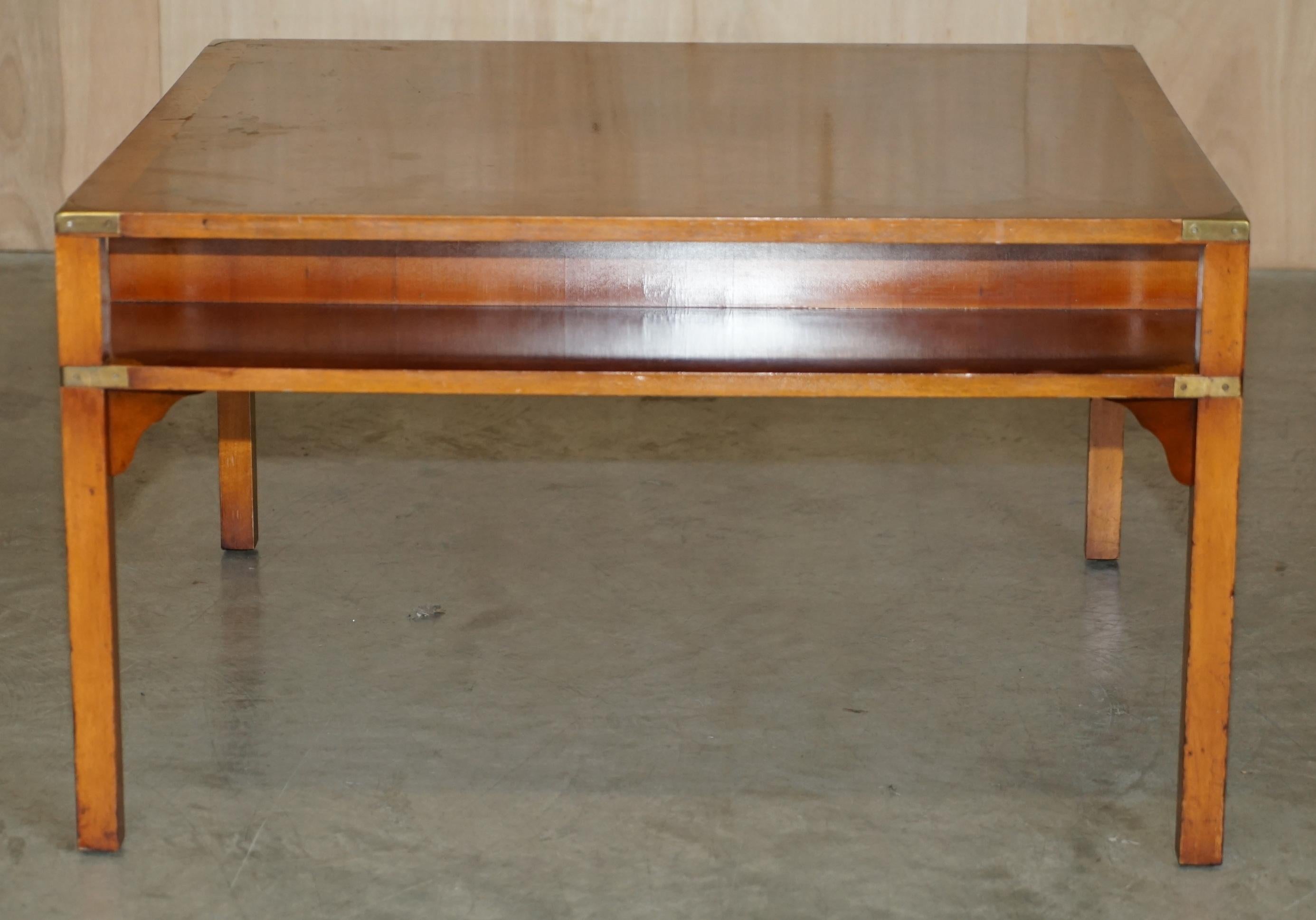 Sublime Vintage Military Campaign Burr Yew Wood Coffee Table with Book Shelf For Sale 13