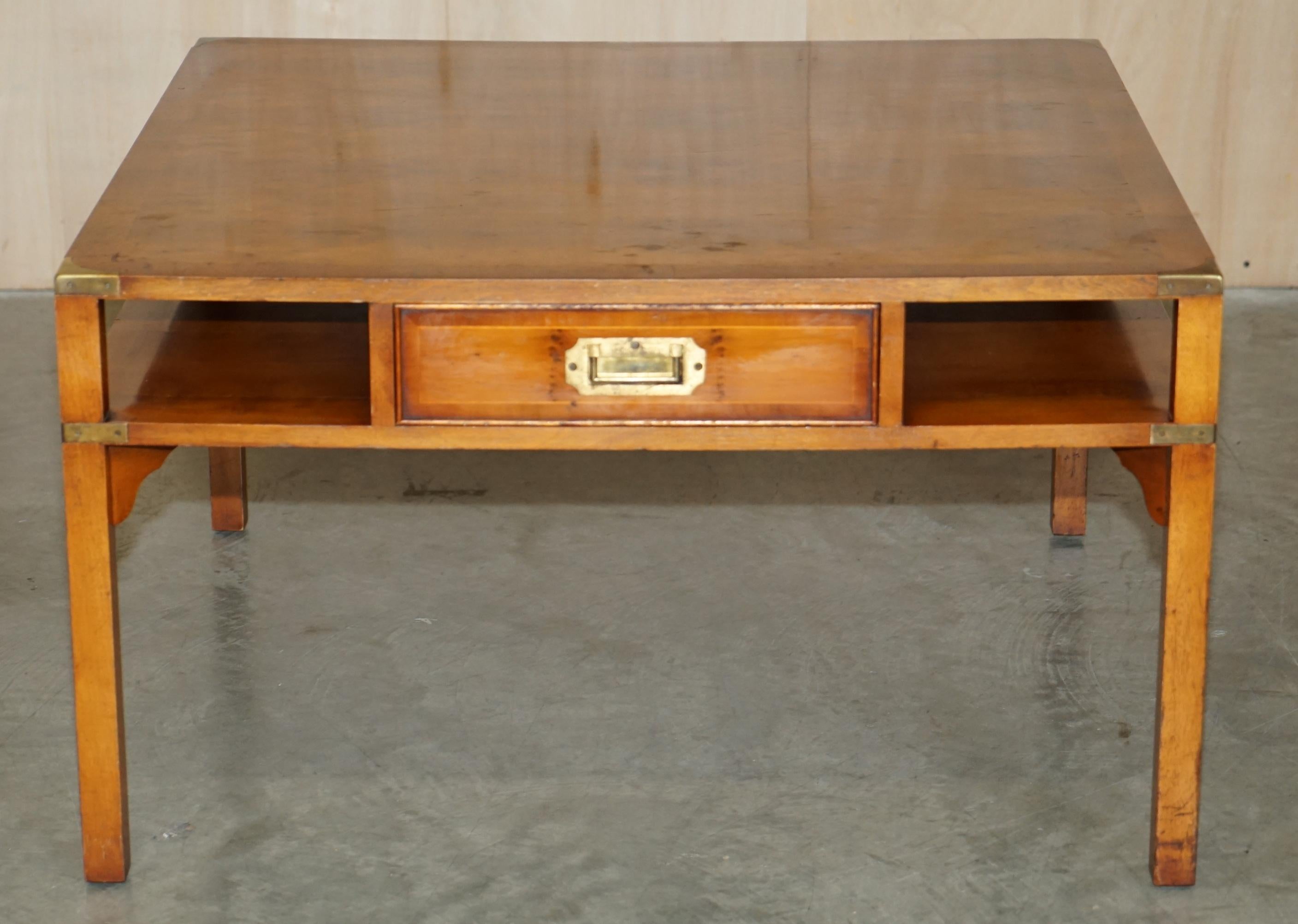 Sublime Vintage Military Campaign Burr Yew Wood Coffee Table with Book Shelf For Sale 15