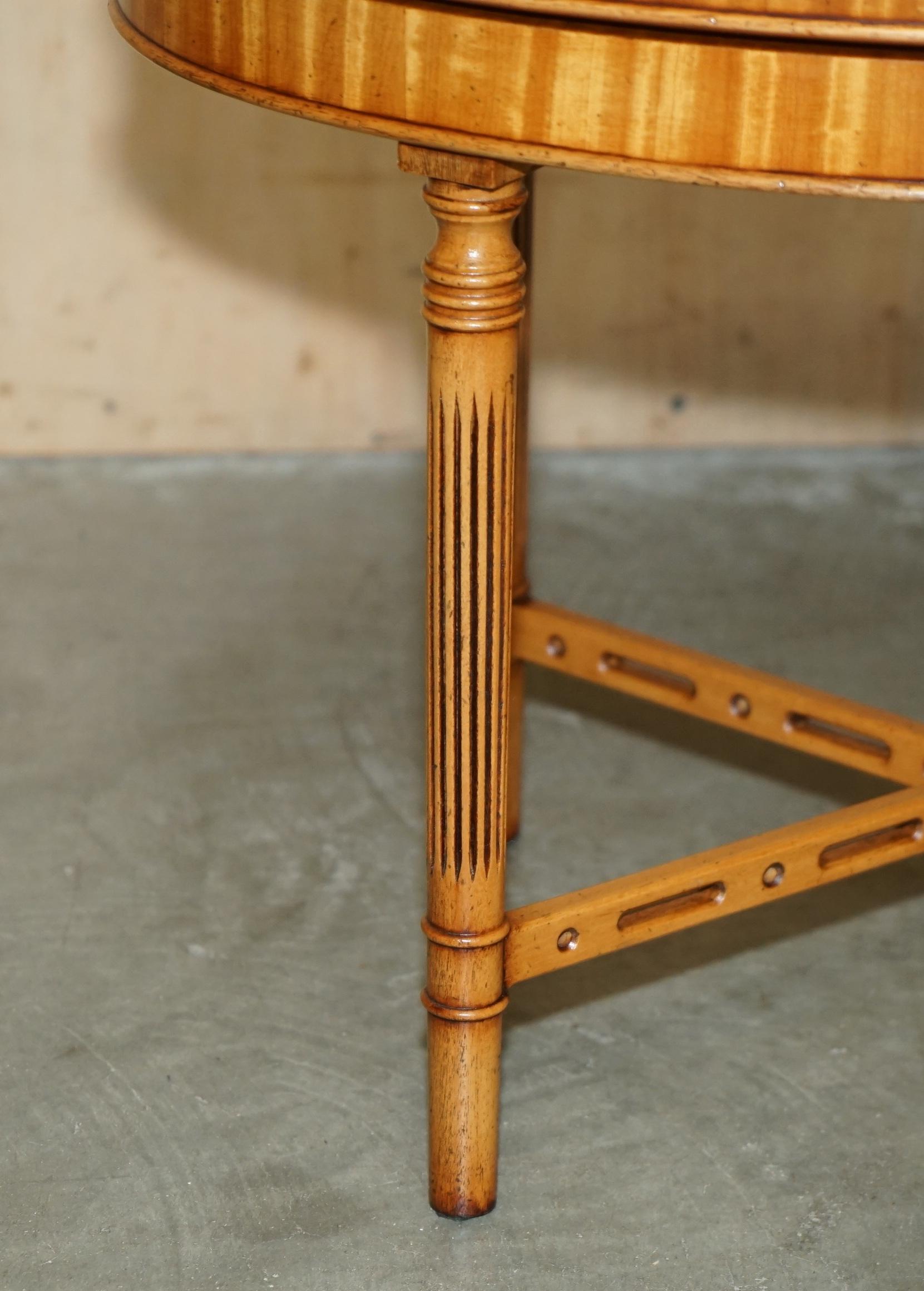 SUBLIME ViNTAGE SHERATON REVIVAL SATINWOOD REMOVABLE TRAY TABLE TOP COFFEE TABLE For Sale 3