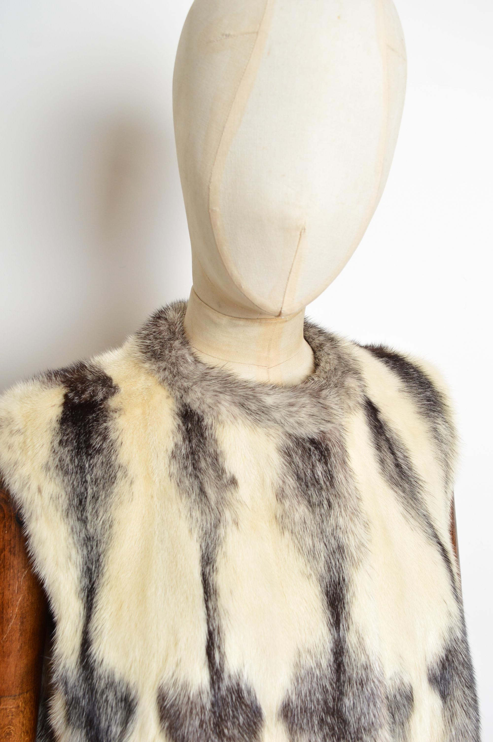 Sublime Vintage White & Black Cross Mink Fur Gilet - Ärmelloser Pelzmantel im Zustand „Gut“ im Angebot in Sheffield, GB