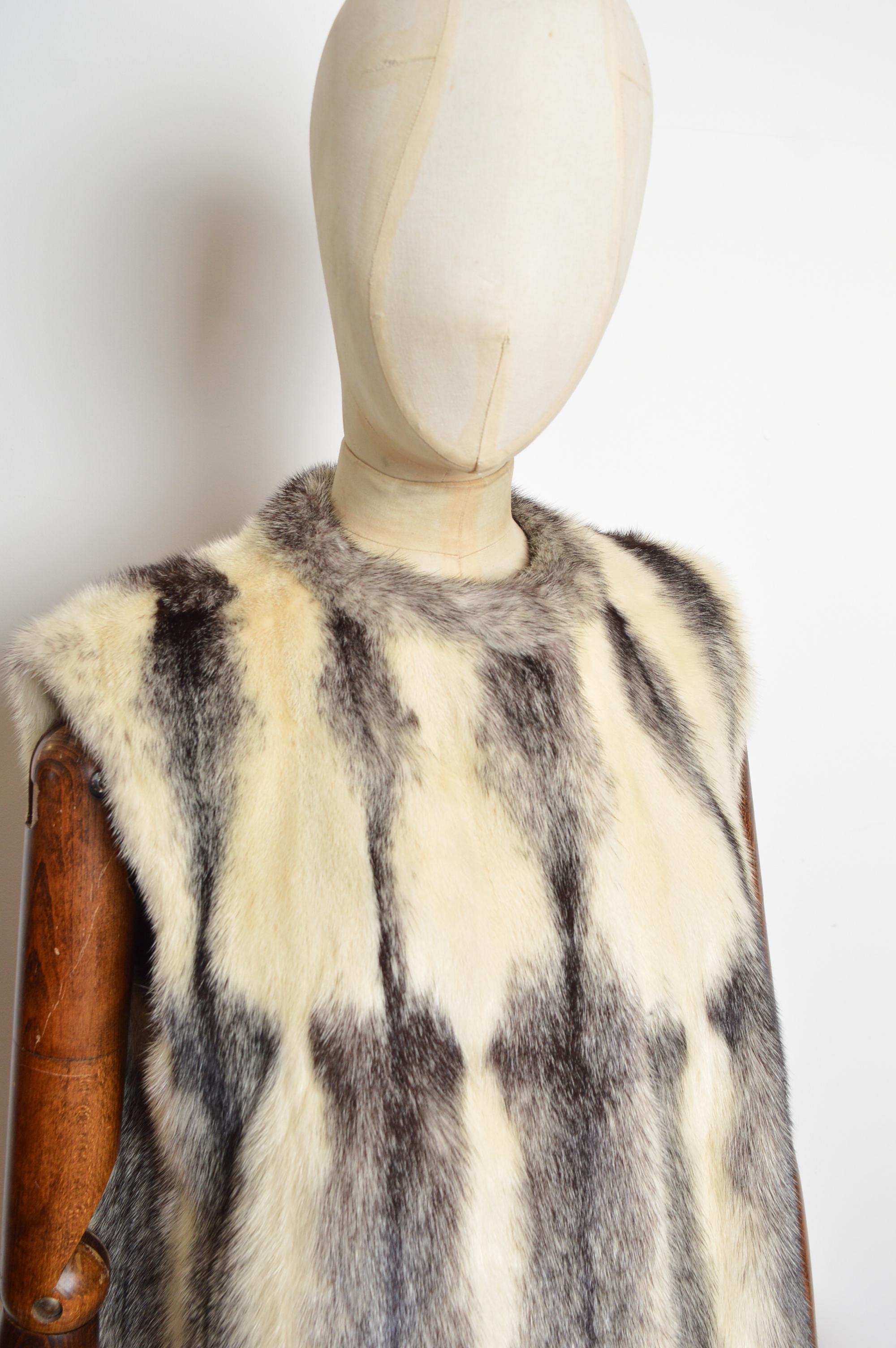 Sublime Vintage White & Black Cross Mink Fur Gilet - Ärmelloser Pelzmantel Damen im Angebot