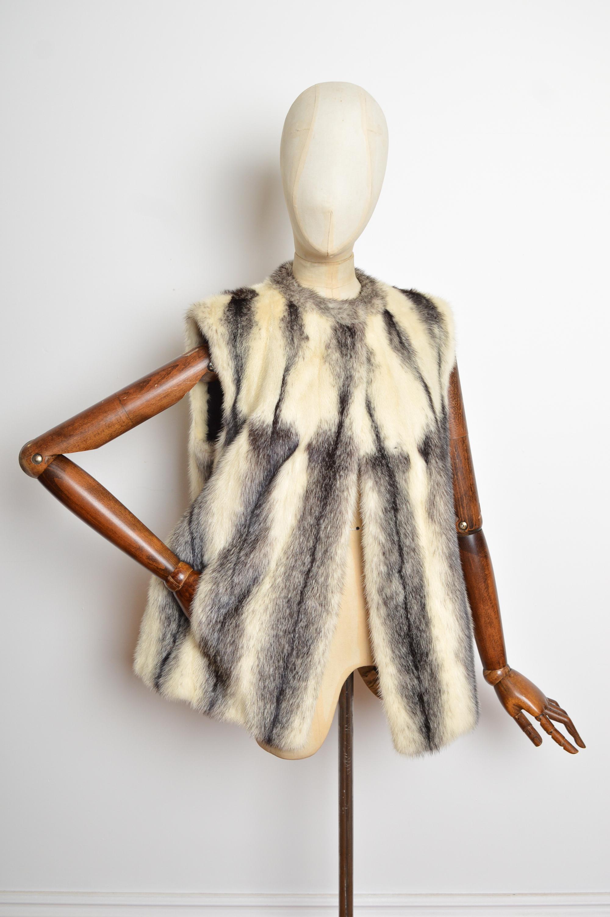 Sublime Vintage White & Black Cross Mink Fur Gilet - Ärmelloser Pelzmantel im Angebot 2