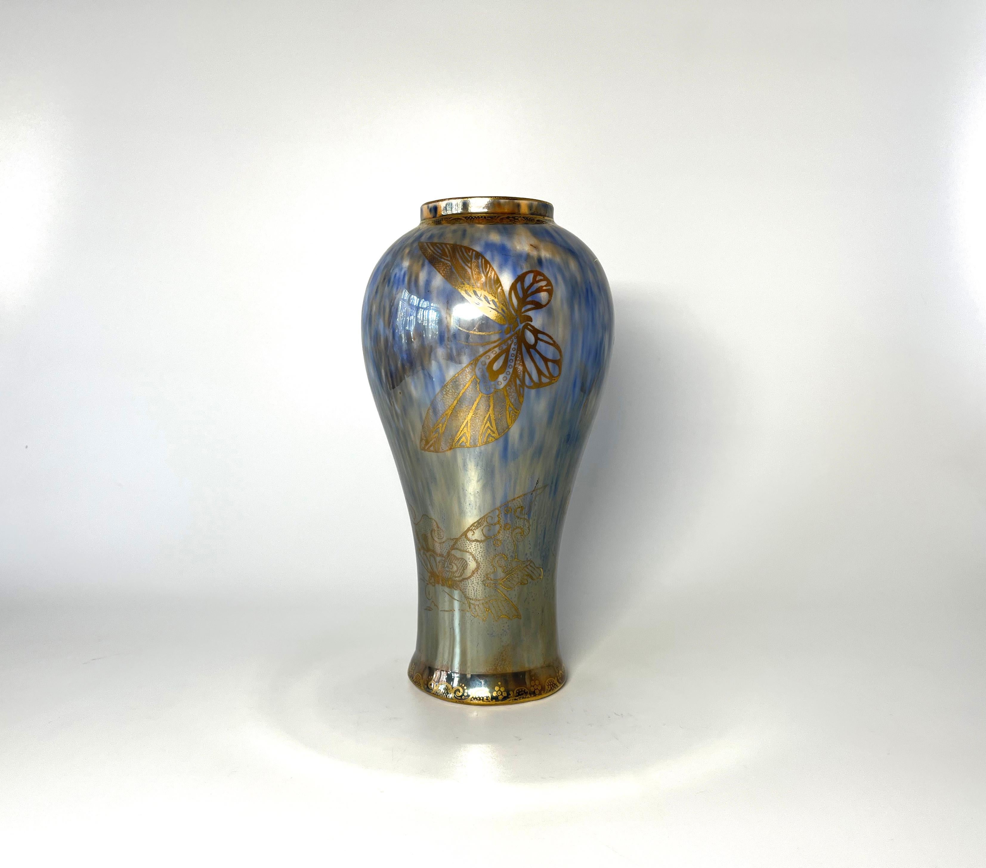 Sublime Wedgwood Ordinary Lustre Butterflies Baluster Porcelain Vase #Z4830 For Sale 5