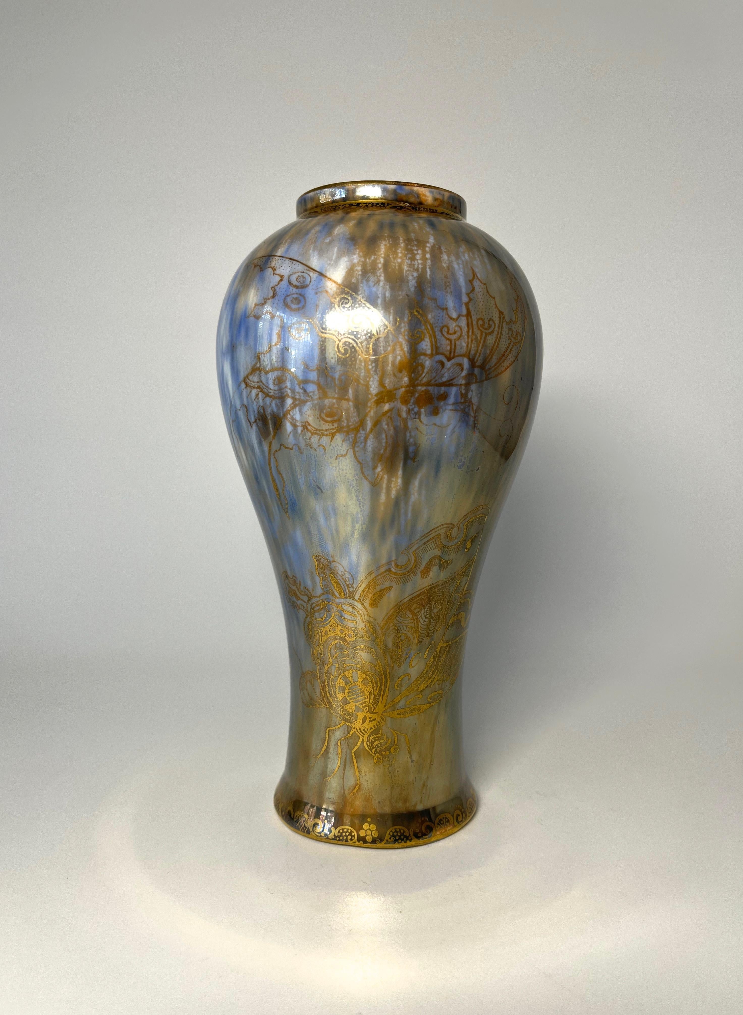 British Sublime Wedgwood Ordinary Lustre Butterflies Baluster Porcelain Vase #Z4830 For Sale