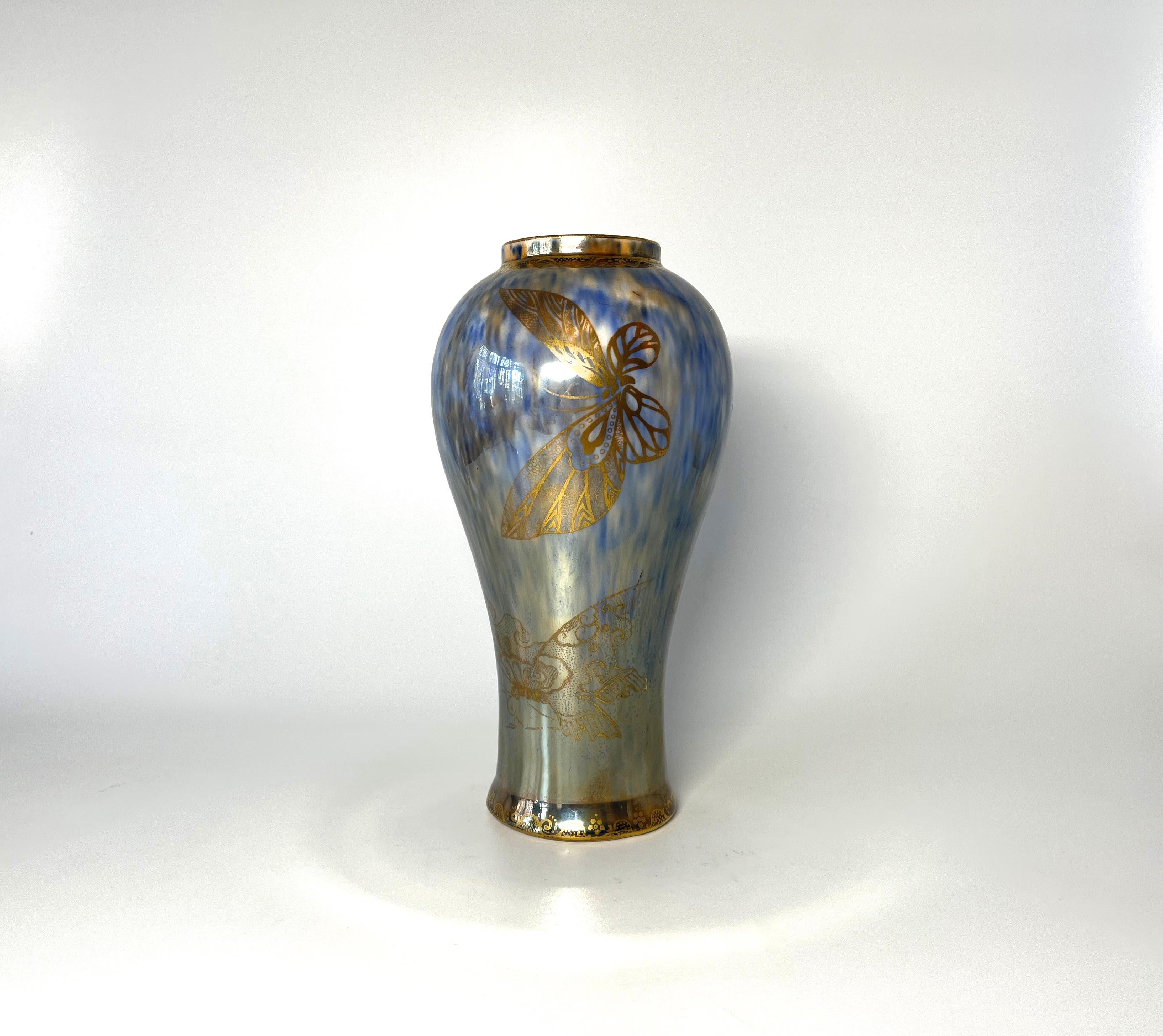 Sublime Wedgwood Ordinary Lustre Butterflies Baluster Porcelain Vase #Z4830 For Sale 1