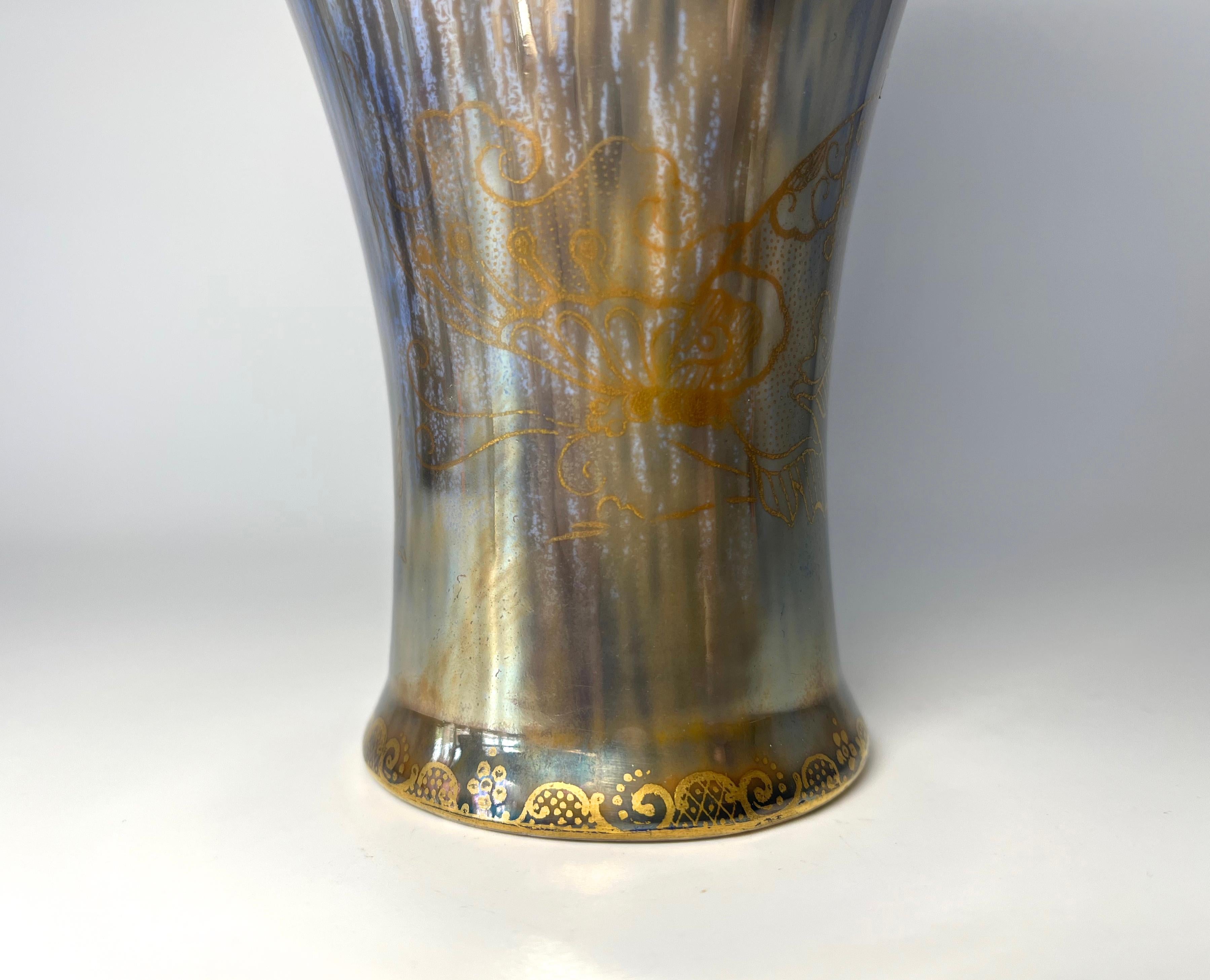 Sublime Wedgwood Ordinary Lustre Butterflies Baluster Porcelain Vase #Z4830 For Sale 2