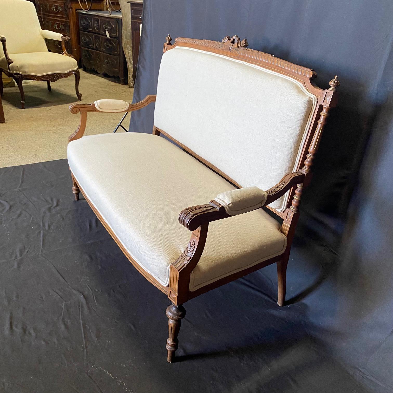 Fauteuil de canapé Louis XVI très élégant de Parlor Suite en vente 2