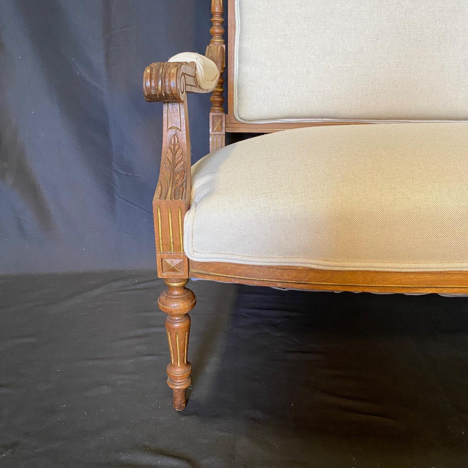 Fauteuil de canapé Louis XVI très élégant de Parlor Suite en vente 4
