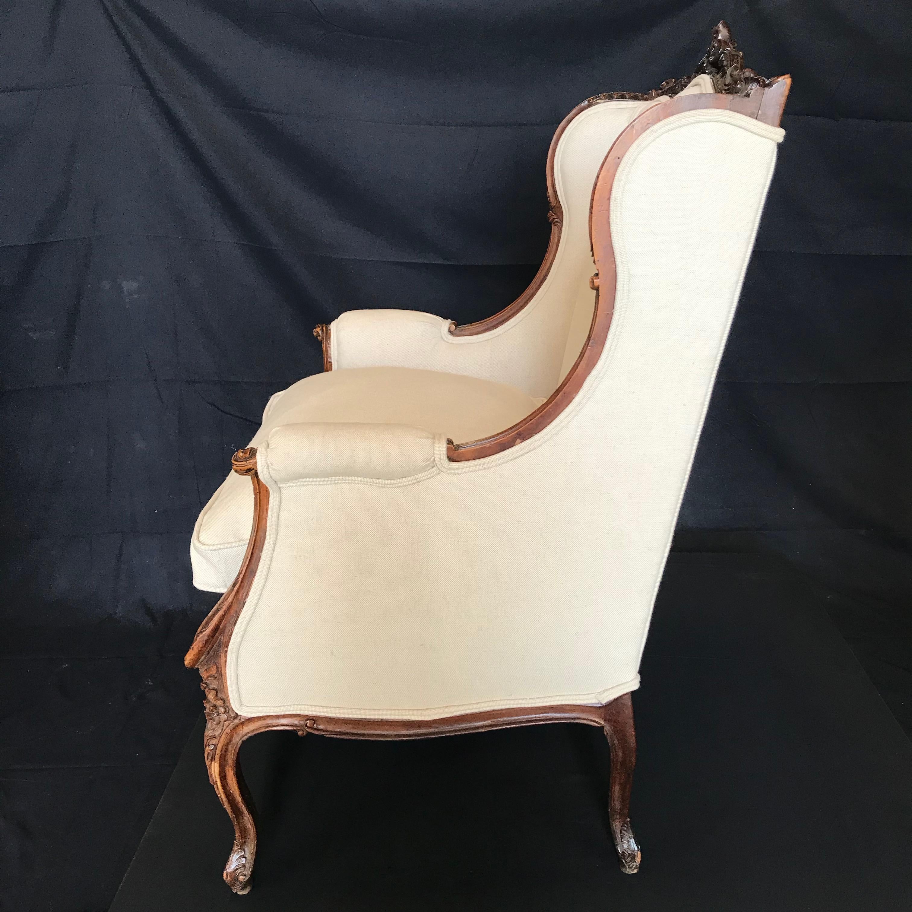 Sublimely Pretty French Louis XV 19th Century Carved Walnut Armchair In Good Condition In Hopewell, NJ