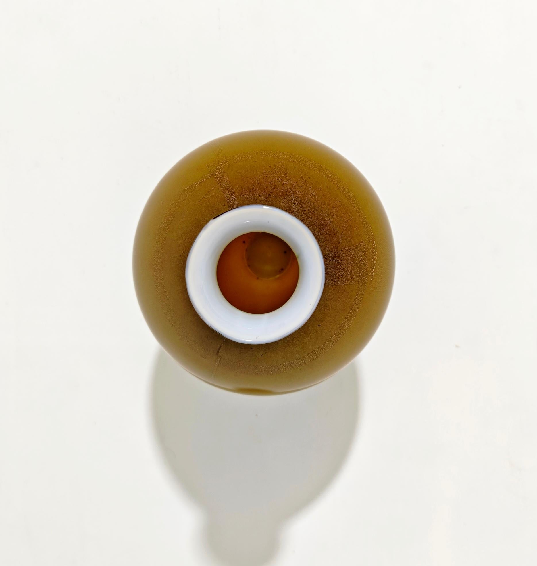Verre de Murano Vase en verre Murano Glass submergé et gainé Made in Italy 60/70s Mid-Century Modern en vente