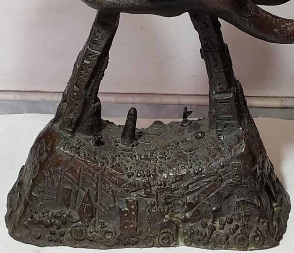 Sculpture figurative en bronze de l'artiste contemporain indien City Bred « En stock » en vente 1