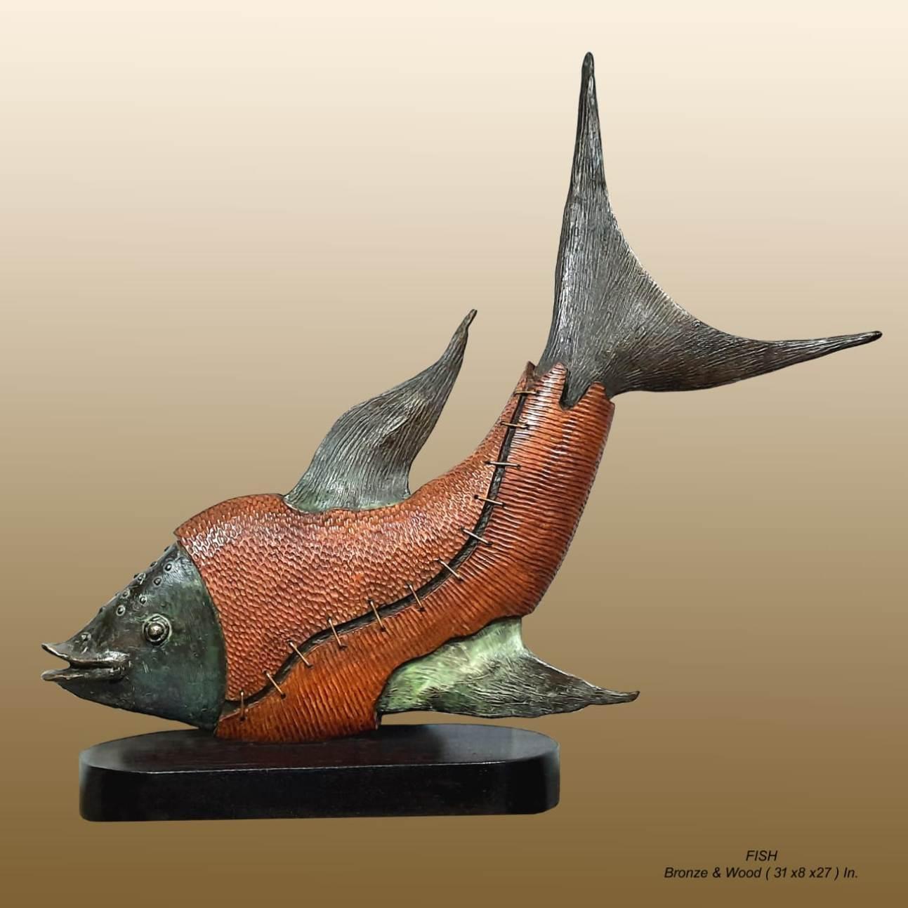poisson, figuratif, bronze et bois de l'artiste indien contemporain « en stock »