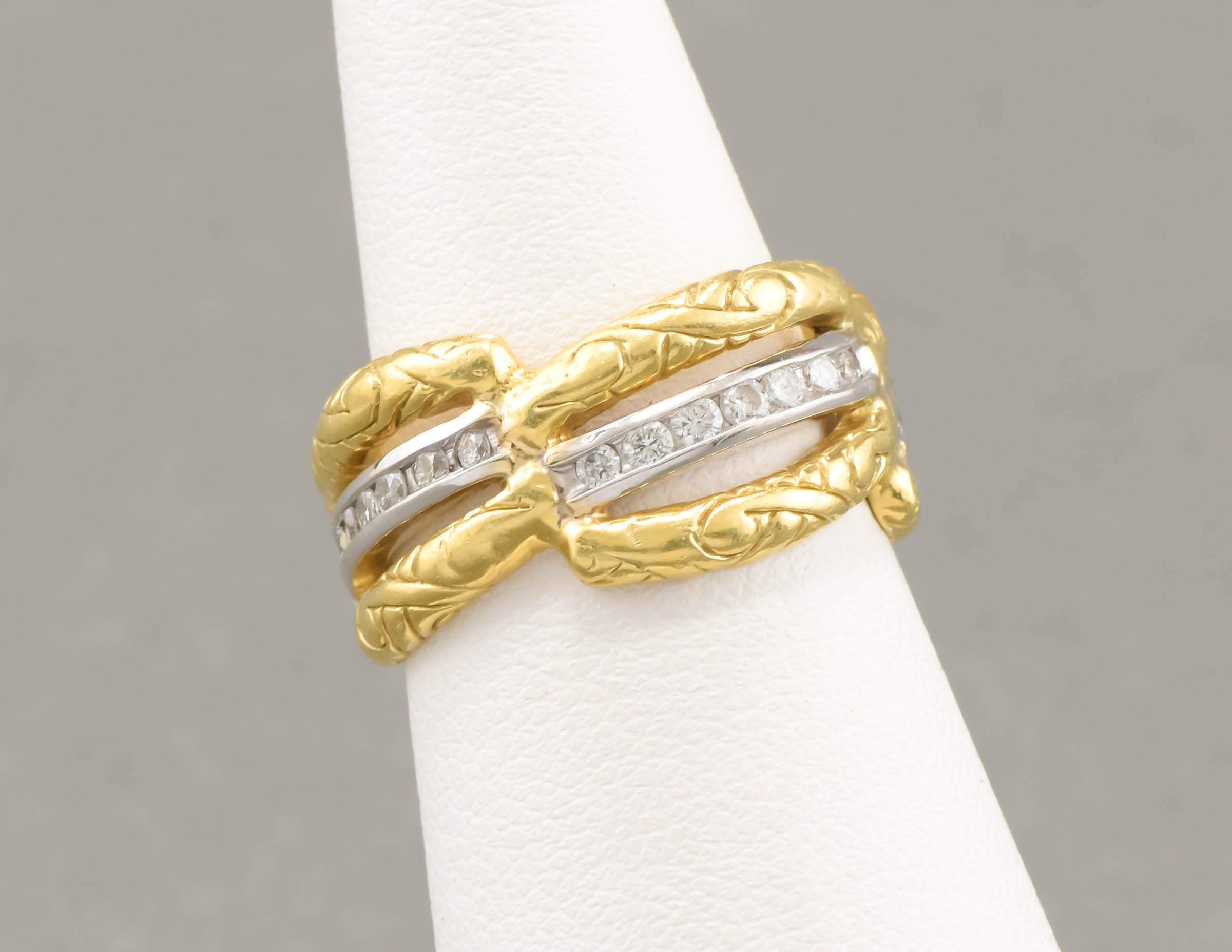 Substantielle bague d'éternité en or 18 carats et diamants avec motif feuillagé Bon état - En vente à Danvers, MA