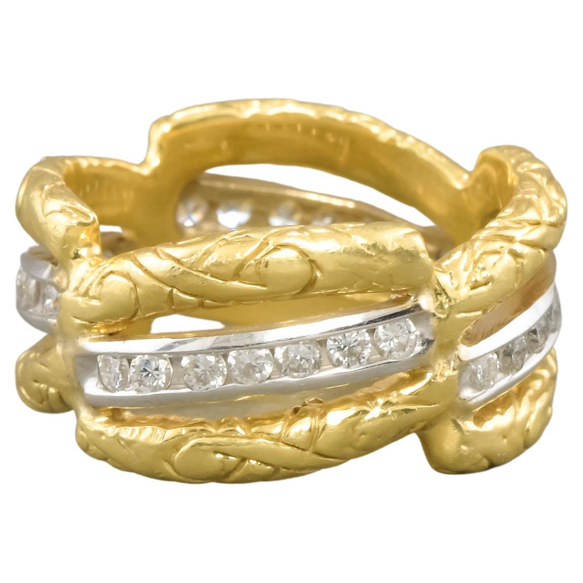Substantielle bague d'éternité en or 18 carats et diamants avec motif feuillagé en vente