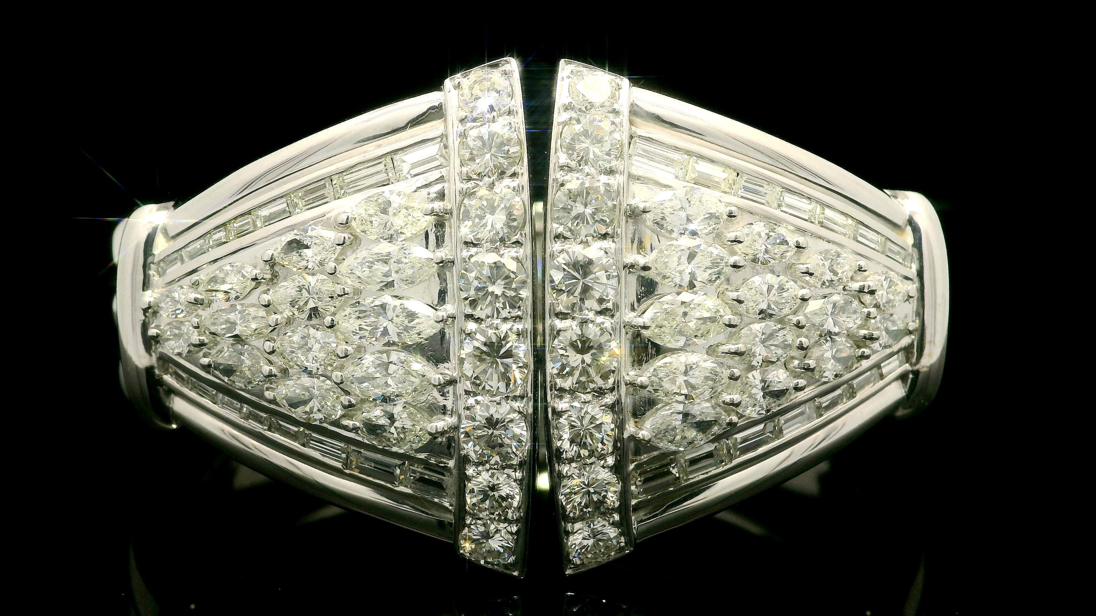Substantiel bracelet jonc évasé à charnières en or blanc 18 carats et diamants 10 carats en vente 9