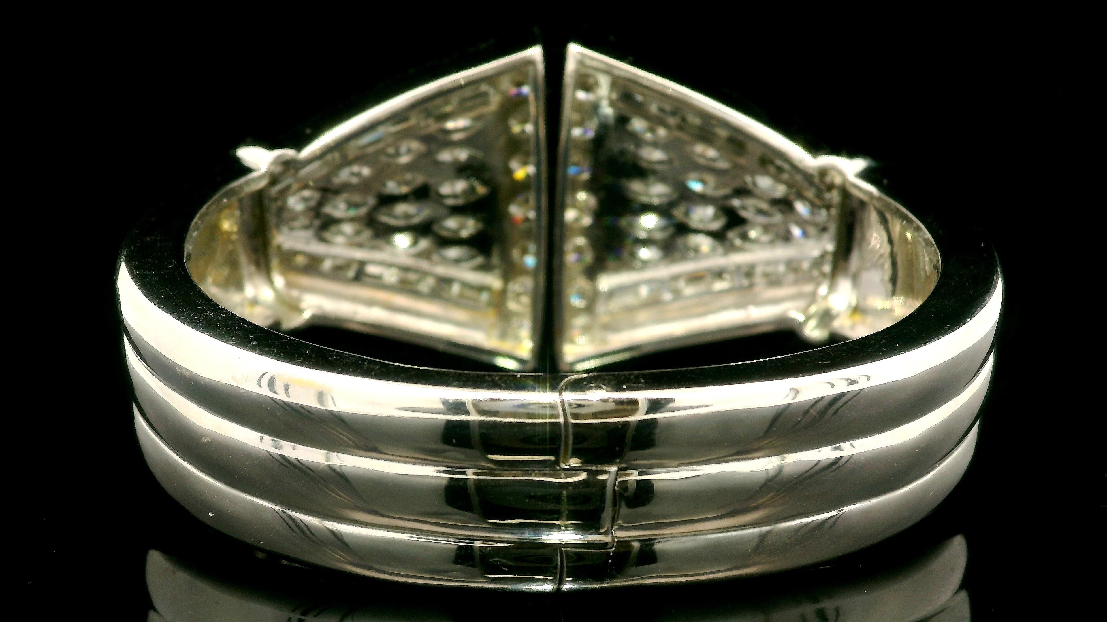 --Pierre(s) --
Diamants naturels authentiques - 16 diamants ronds de taille brillante 28 diamants de taille marquise et 30 diamants baguettes - pavé, serti clos et chaîne - beaux diamants blancs brillants - couleur G-I - pureté VS1-SI1 - 10.0ctw