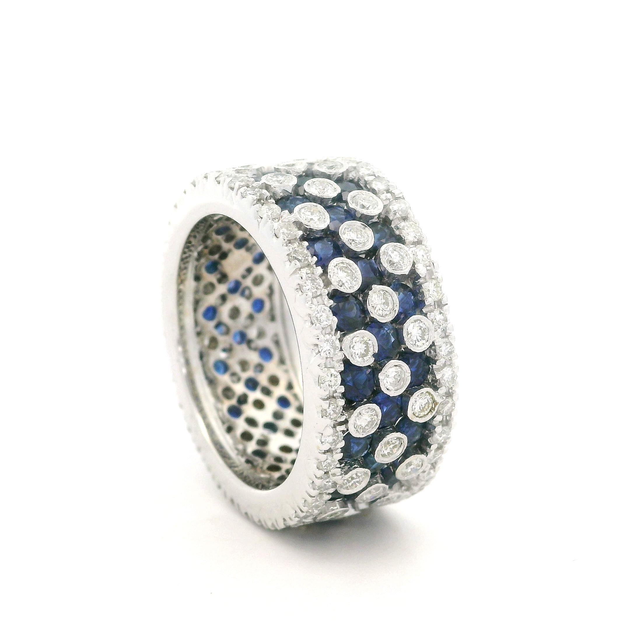 Anello a fascia larga con zaffiro e diamante in oro bianco 18 carati da 3,60 ct. in vendita 2
