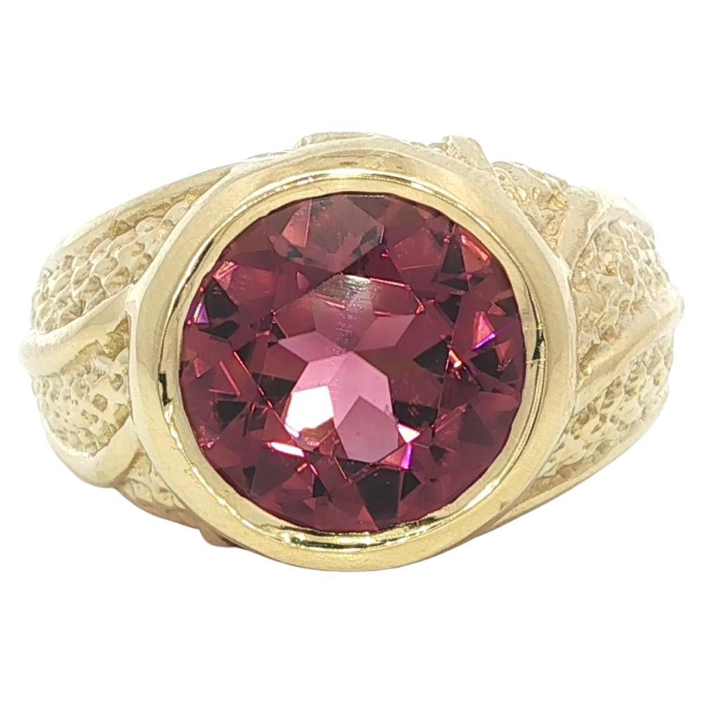 Bague en or jaune 18 carats GIA 5ct Round Bezel Vivid Pink Tourmaline