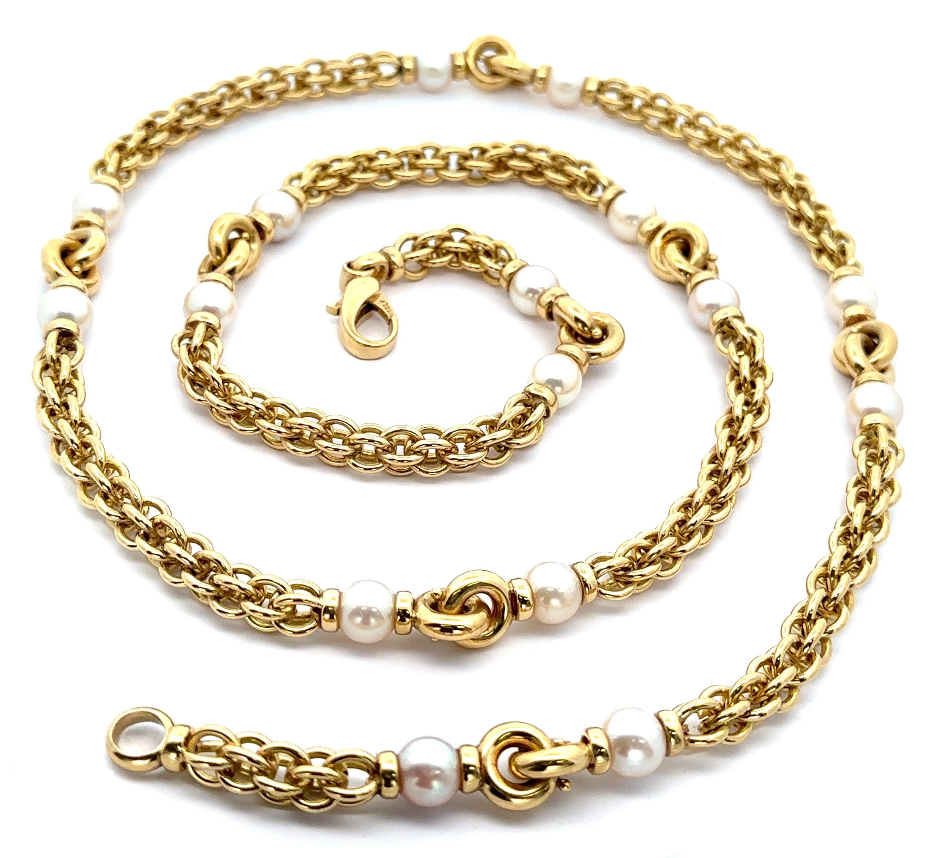 Taille ronde Substantiel collier à maillons imbriqués de 37 pouces de long en or jaune 18 carats avec perles en vente
