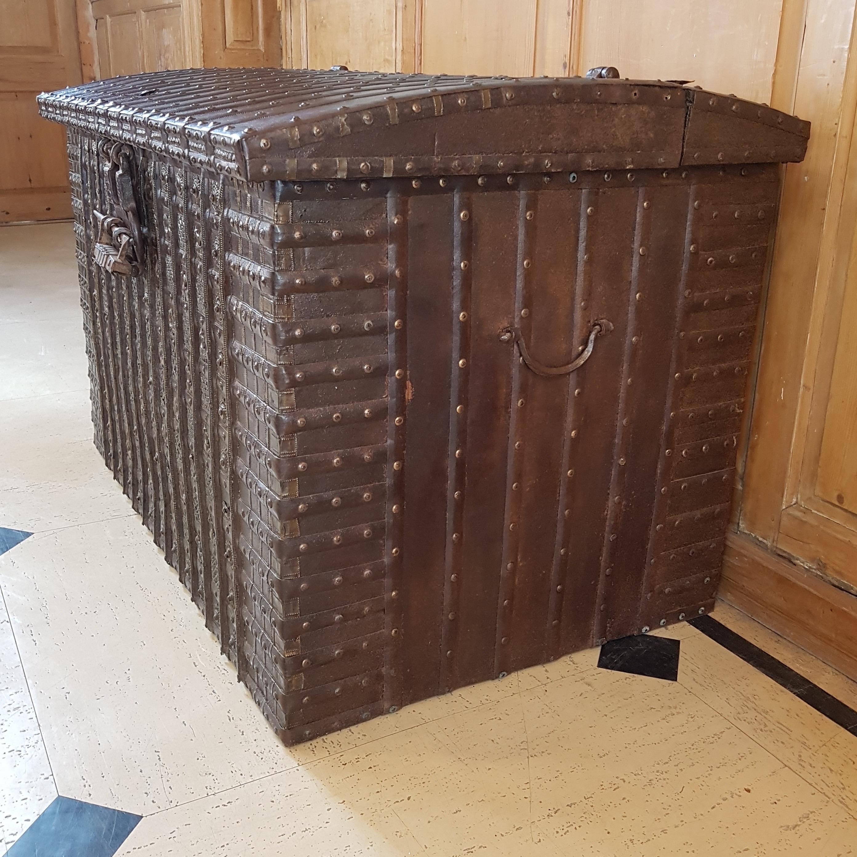 Substantial 19th C. Rajasthan Iron-banded Damchiya Dowry Chest with Rare Lock For Sale 4
