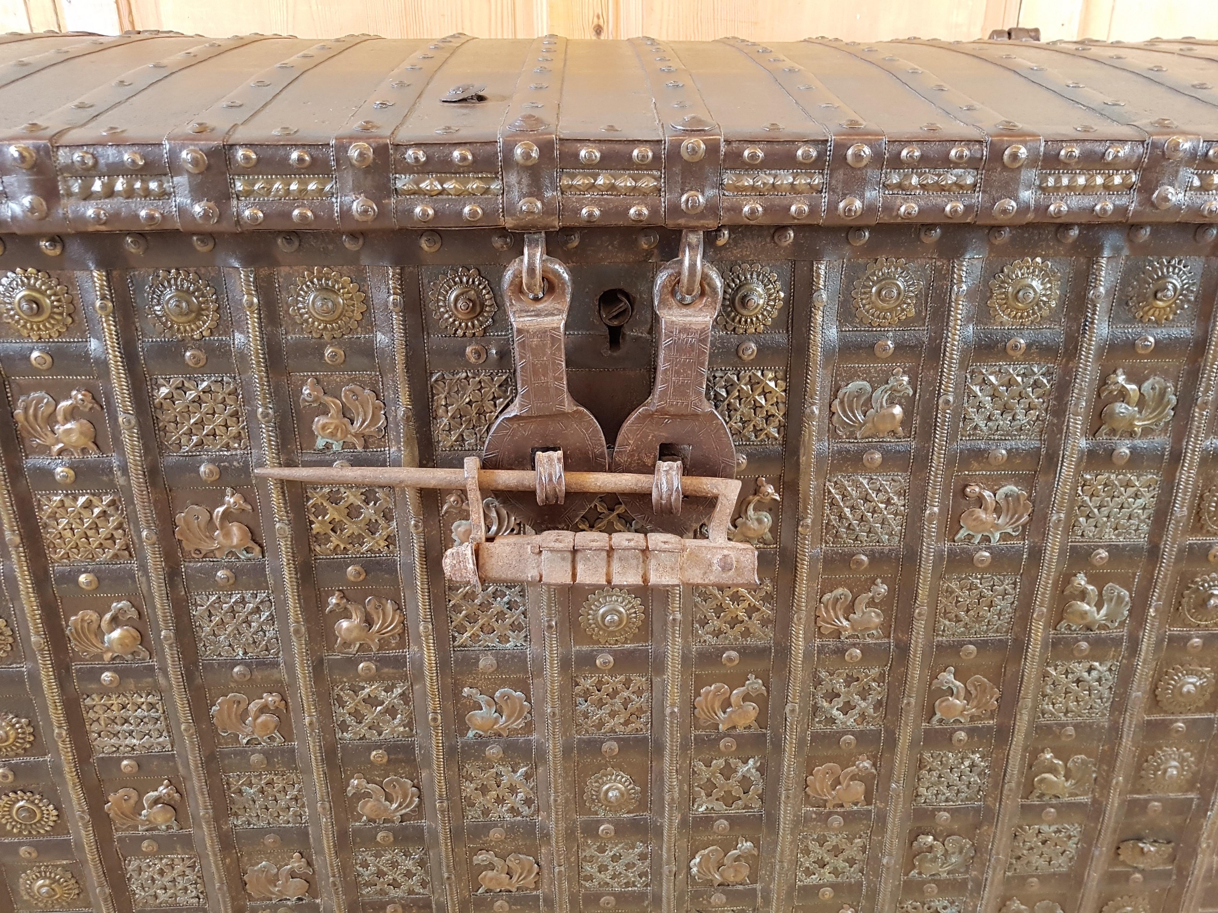 Substantial 19th C. Rajasthan Iron-banded Damchiya Dowry Chest with Rare Lock For Sale 5