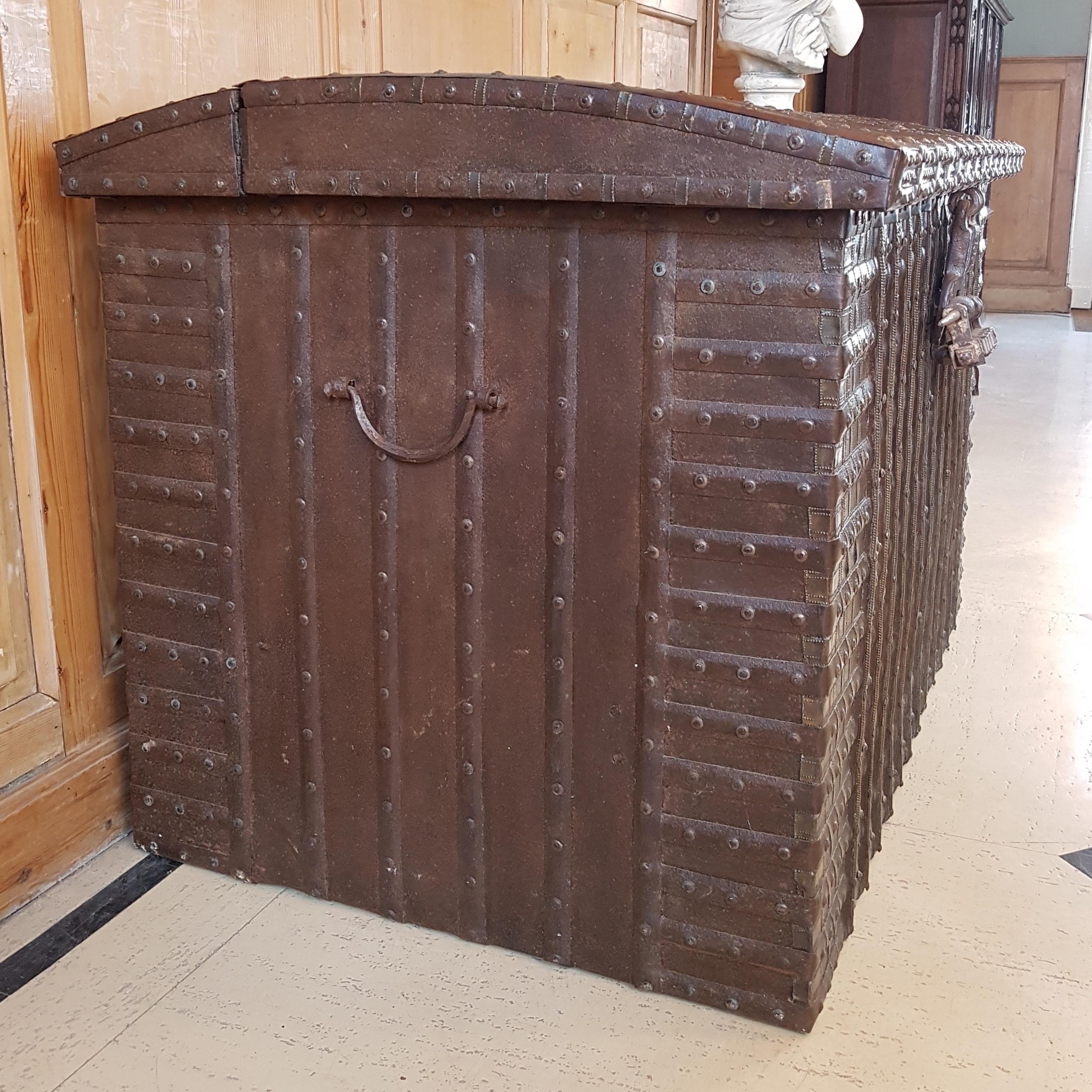 Substantial 19th C. Rajasthan Iron-banded Damchiya Dowry Chest with Rare Lock For Sale 7