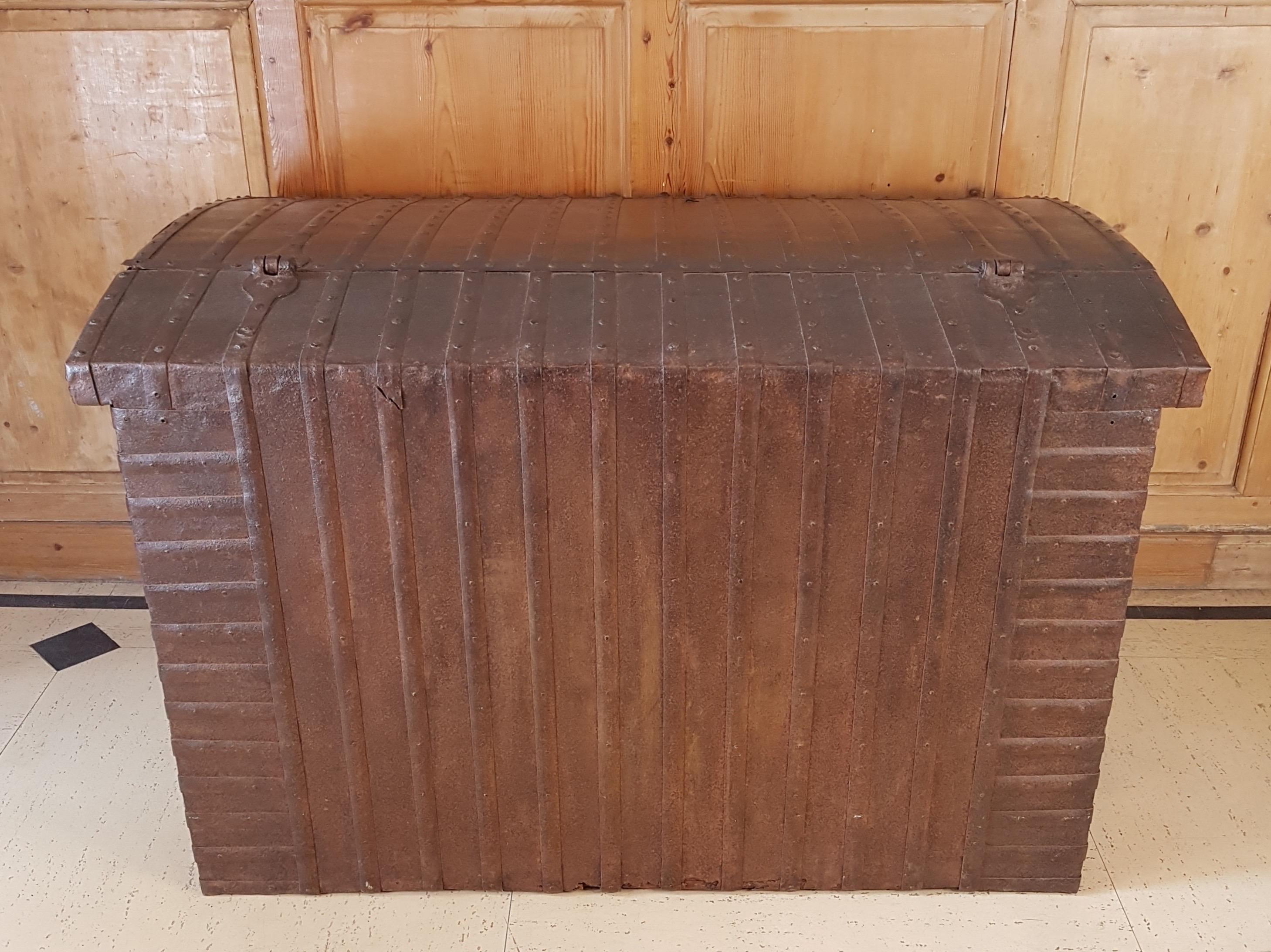 Substantial 19th C. Rajasthan Iron-banded Damchiya Dowry Chest with Rare Lock For Sale 8