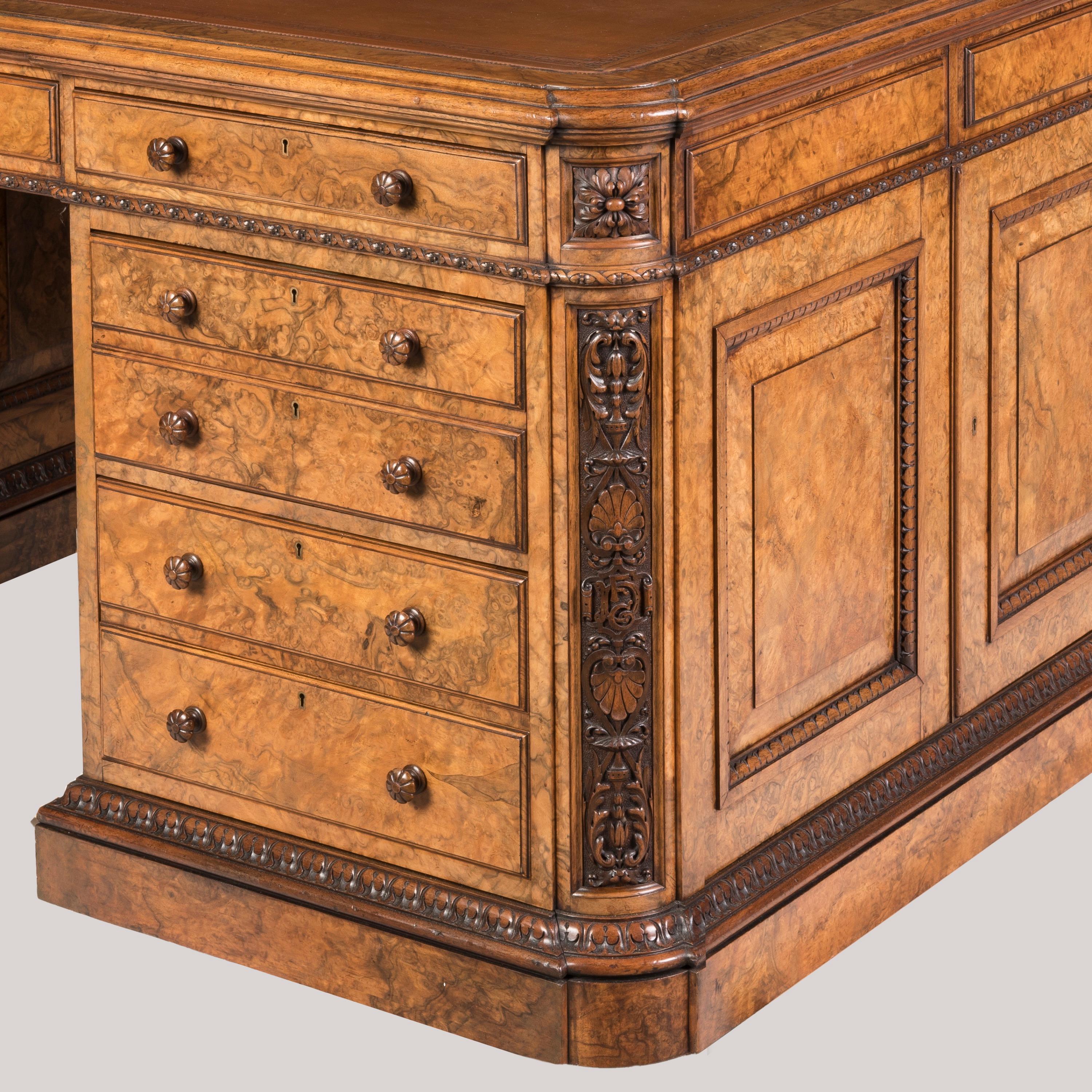 Importante table d'associé en ronce de noyer figurée du 19e siècle par Holland & Sons en vente 5
