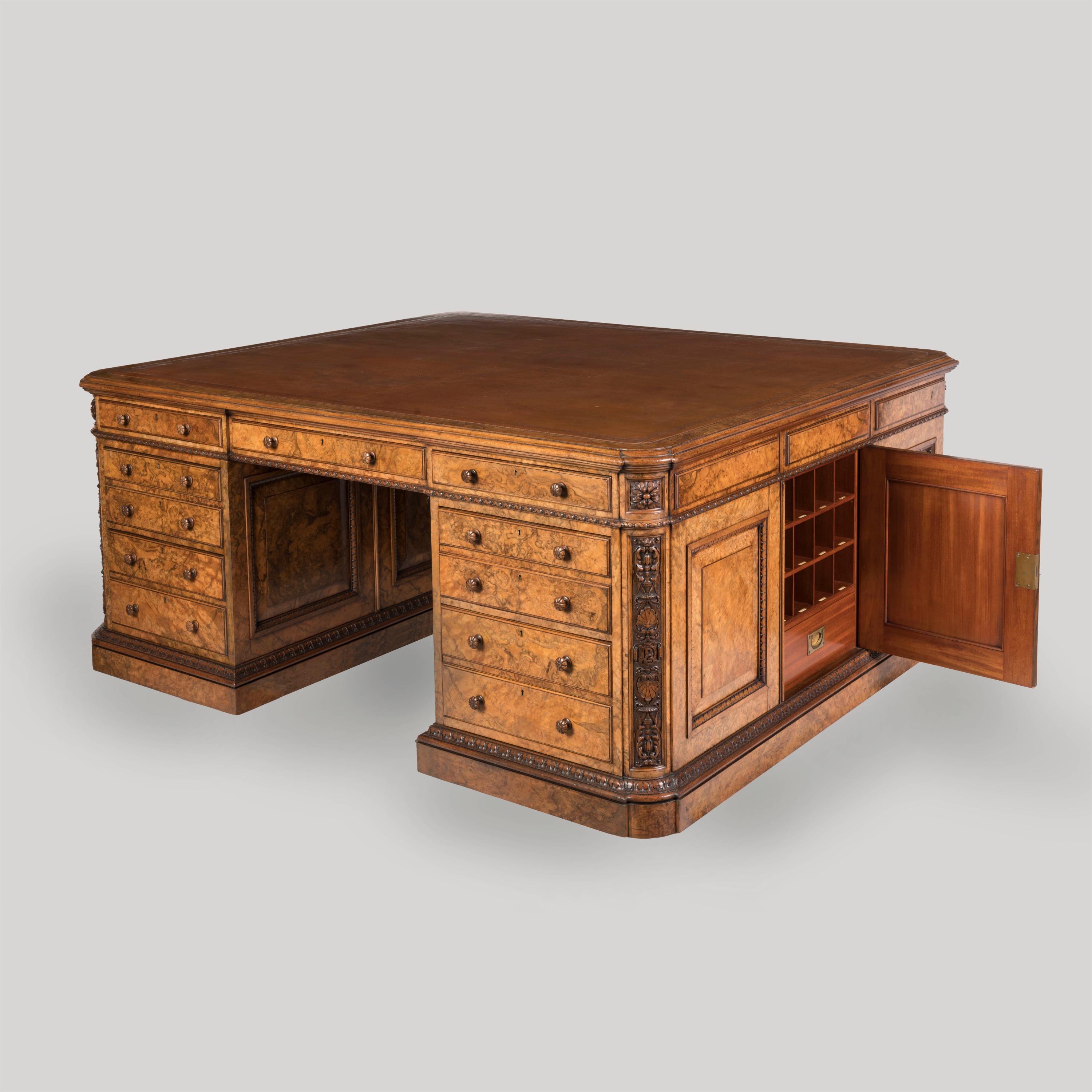 Importante table d'associé en ronce de noyer figurée du 19e siècle par Holland & Sons Bon état - En vente à London, GB