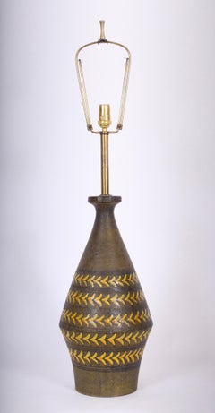 Substantial Aldo Londi for Bitossi Cocoa & Mustard Arrowhead Pottery Table Lamp