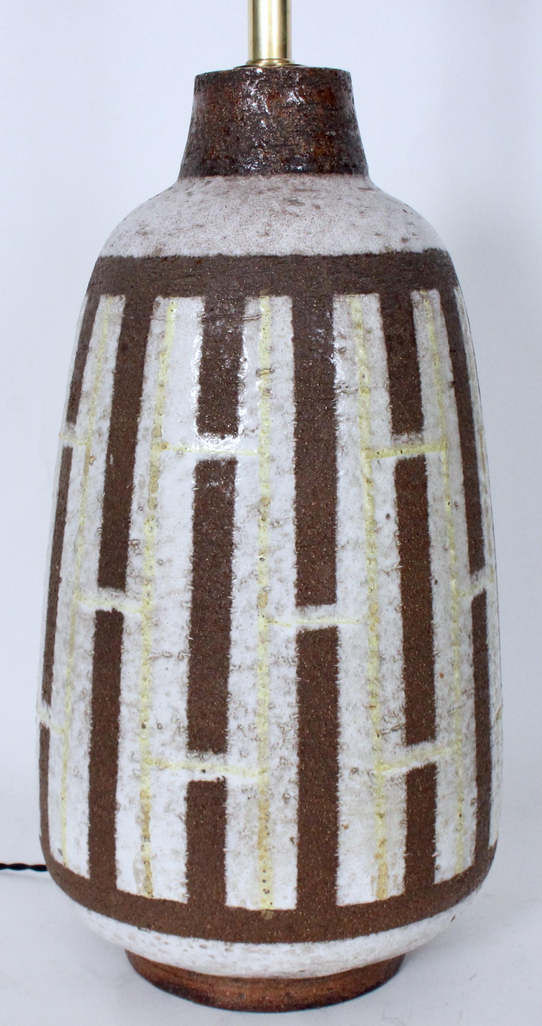 Substantial Aldo Londi for Bitossi Cocoa & Cream Pottery Table Lamp, C. 1950 im Angebot 3