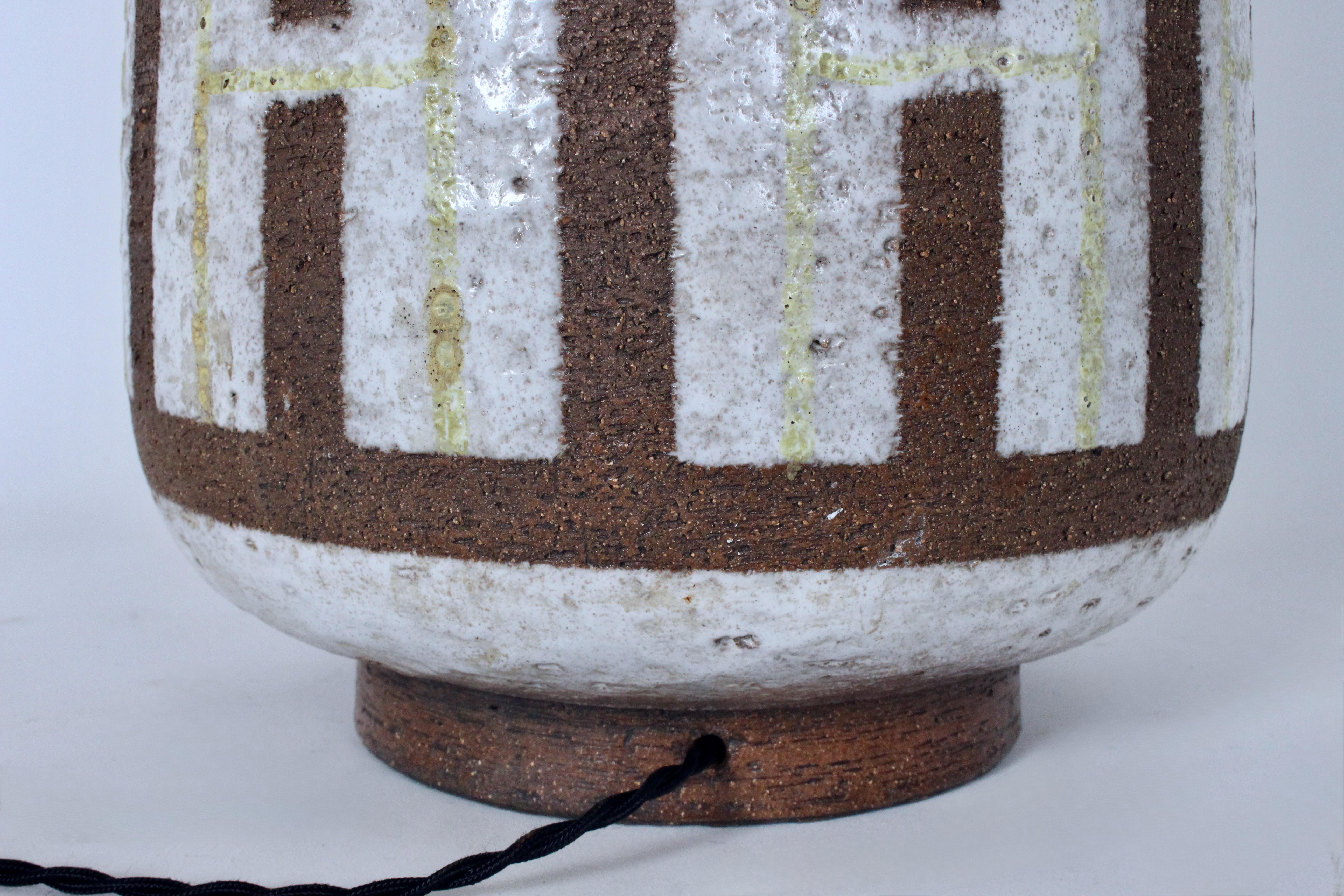 Substantial Aldo Londi for Bitossi Cocoa & Cream Pottery Table Lamp, C. 1950 im Angebot 6
