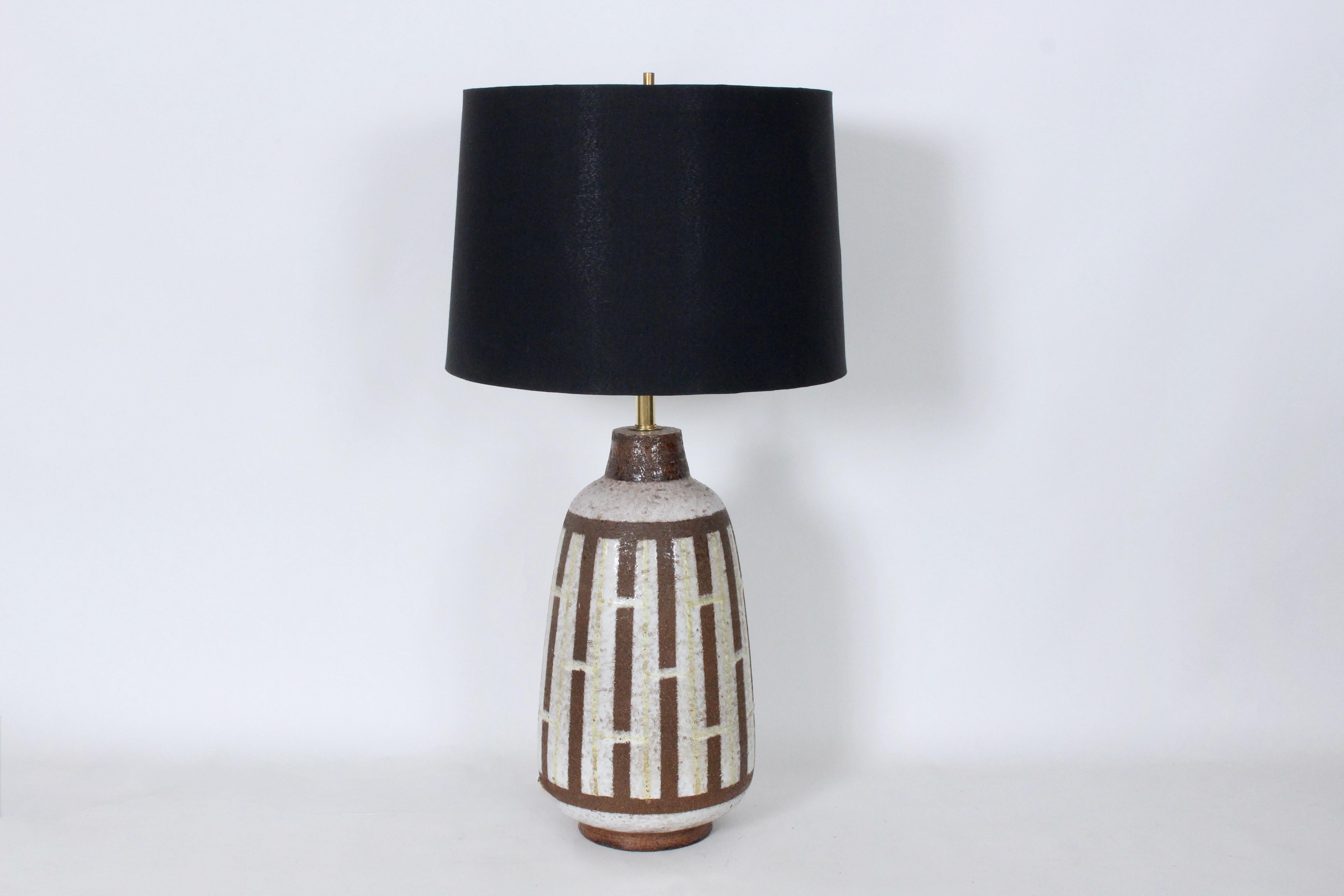 Substantial Aldo Londi for Bitossi Cocoa & Cream Pottery Table Lamp, C. 1950 im Angebot 8