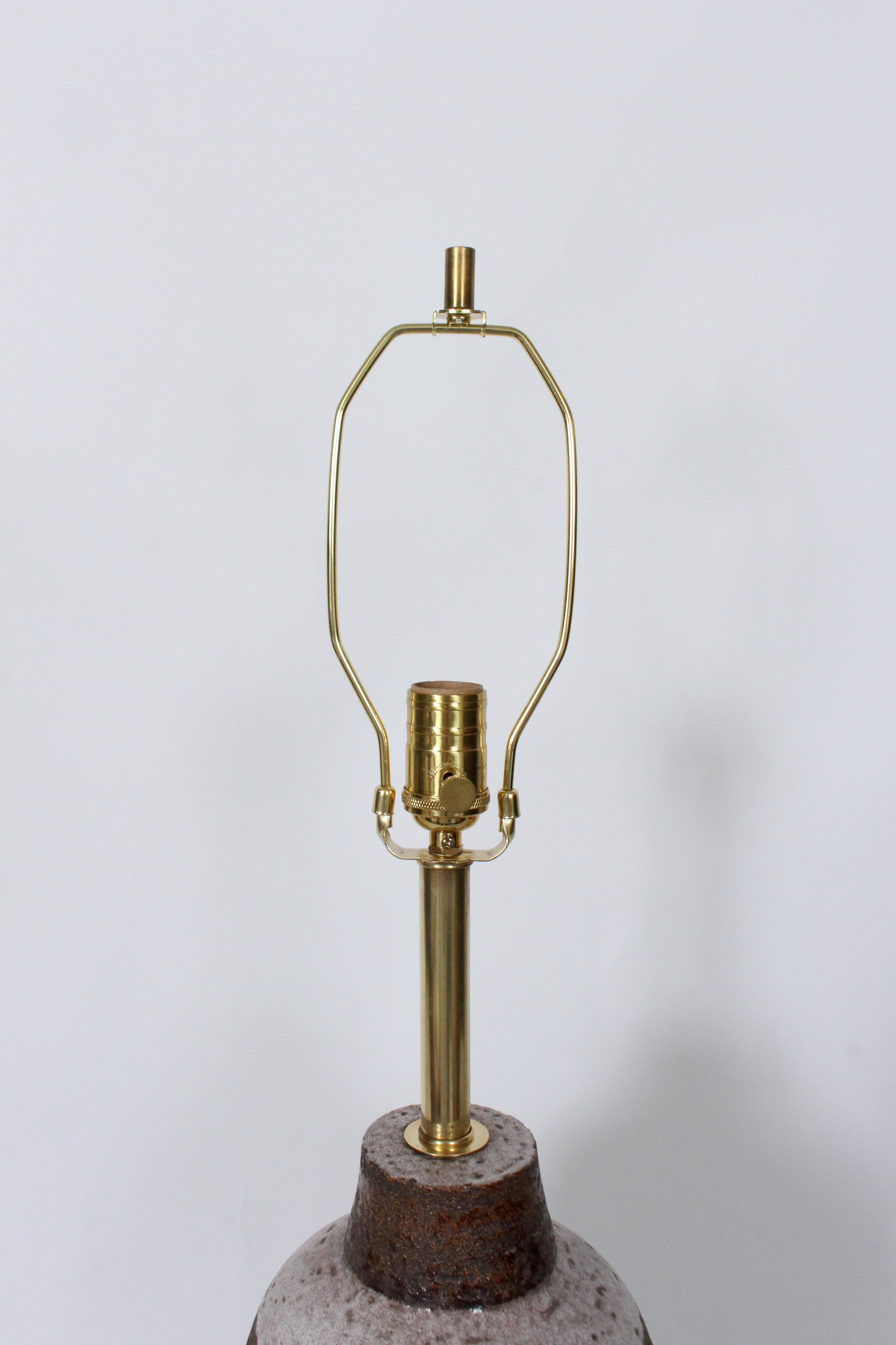 Substantial Aldo Londi for Bitossi Cocoa & Cream Pottery Table Lamp, C. 1950 (Mitte des 20. Jahrhunderts) im Angebot
