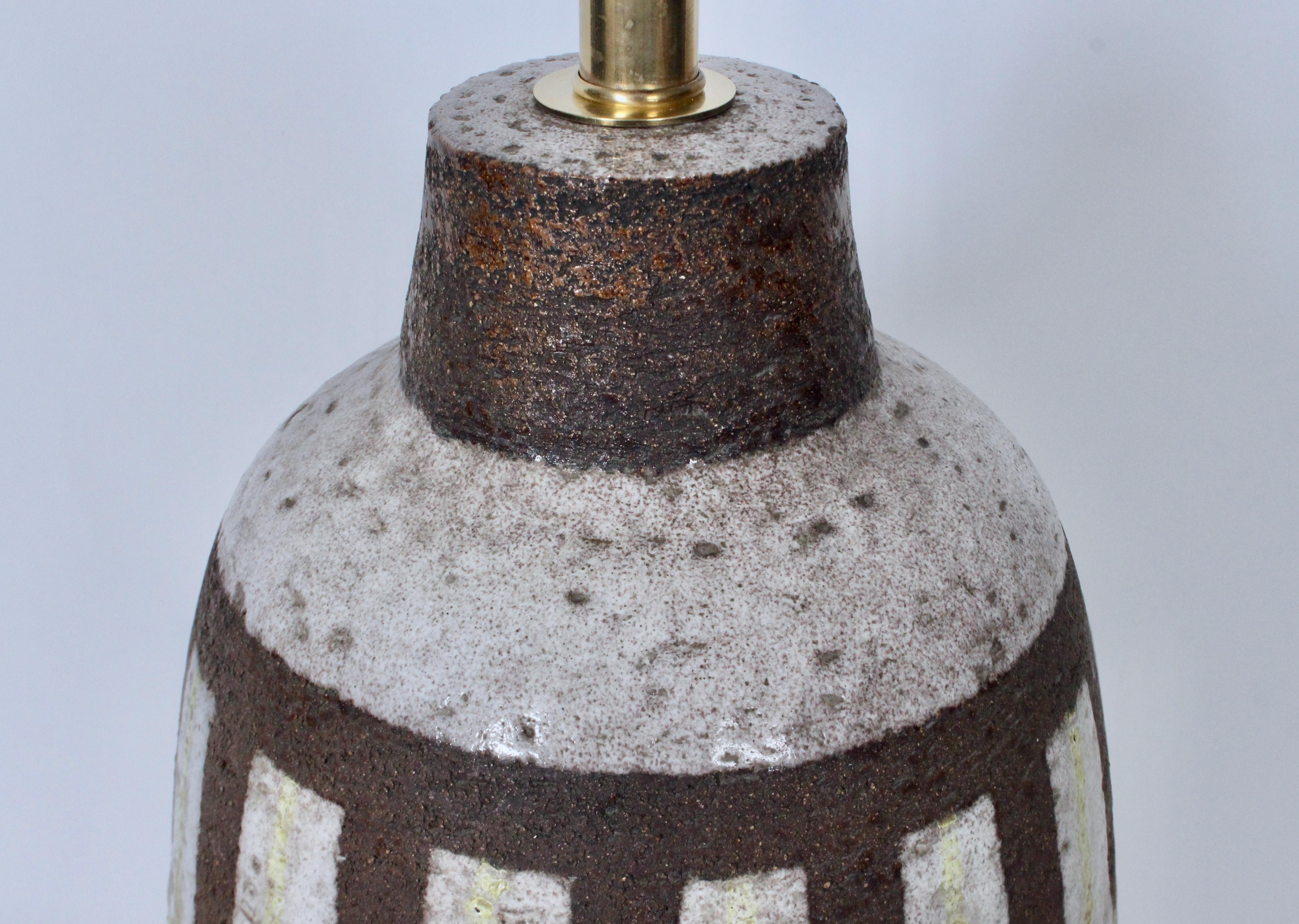 Substantial Aldo Londi for Bitossi Cocoa & Cream Pottery Table Lamp, C. 1950 (Keramik) im Angebot