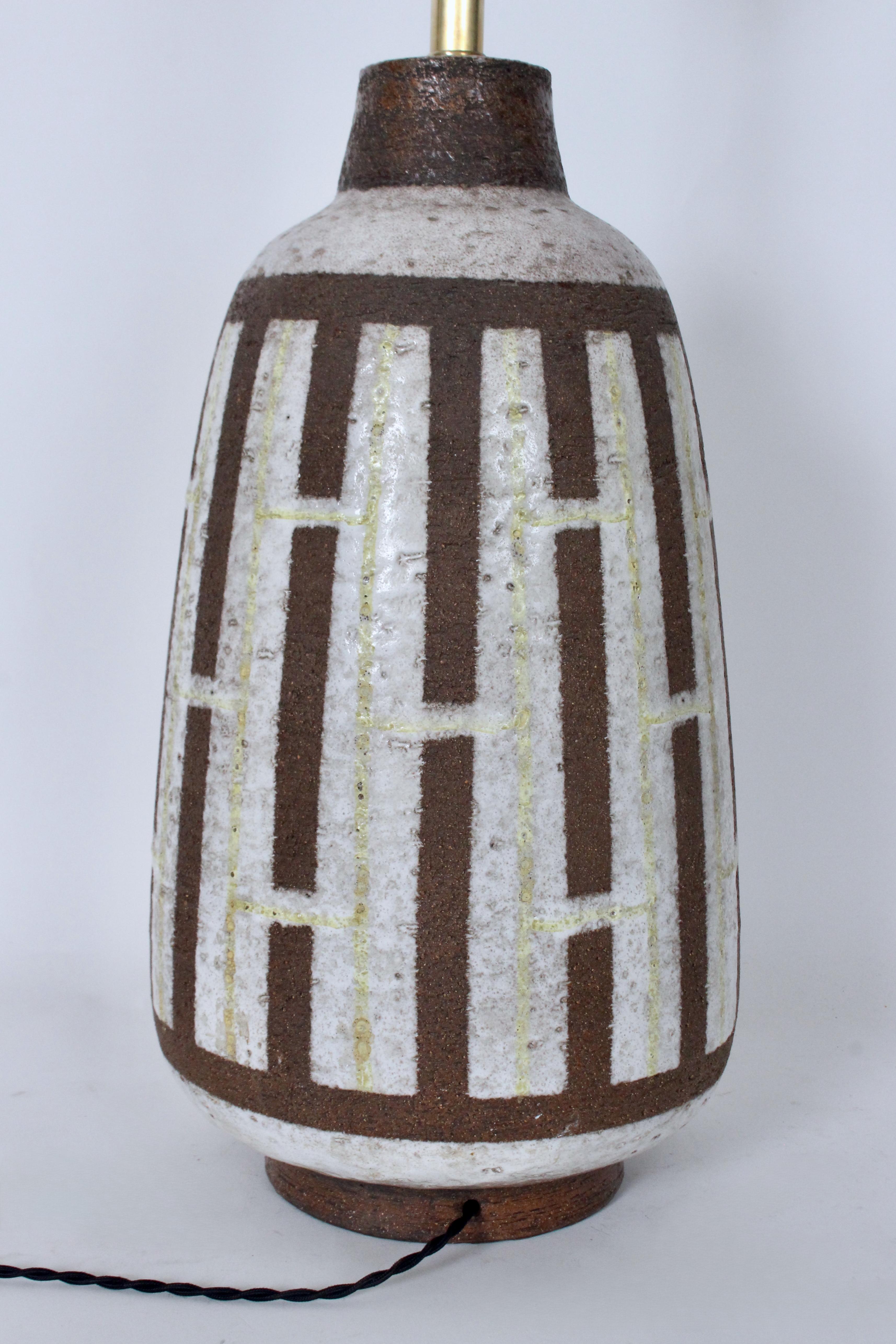 Substantial Aldo Londi for Bitossi Cocoa & Cream Pottery Table Lamp, C. 1950 im Angebot 1