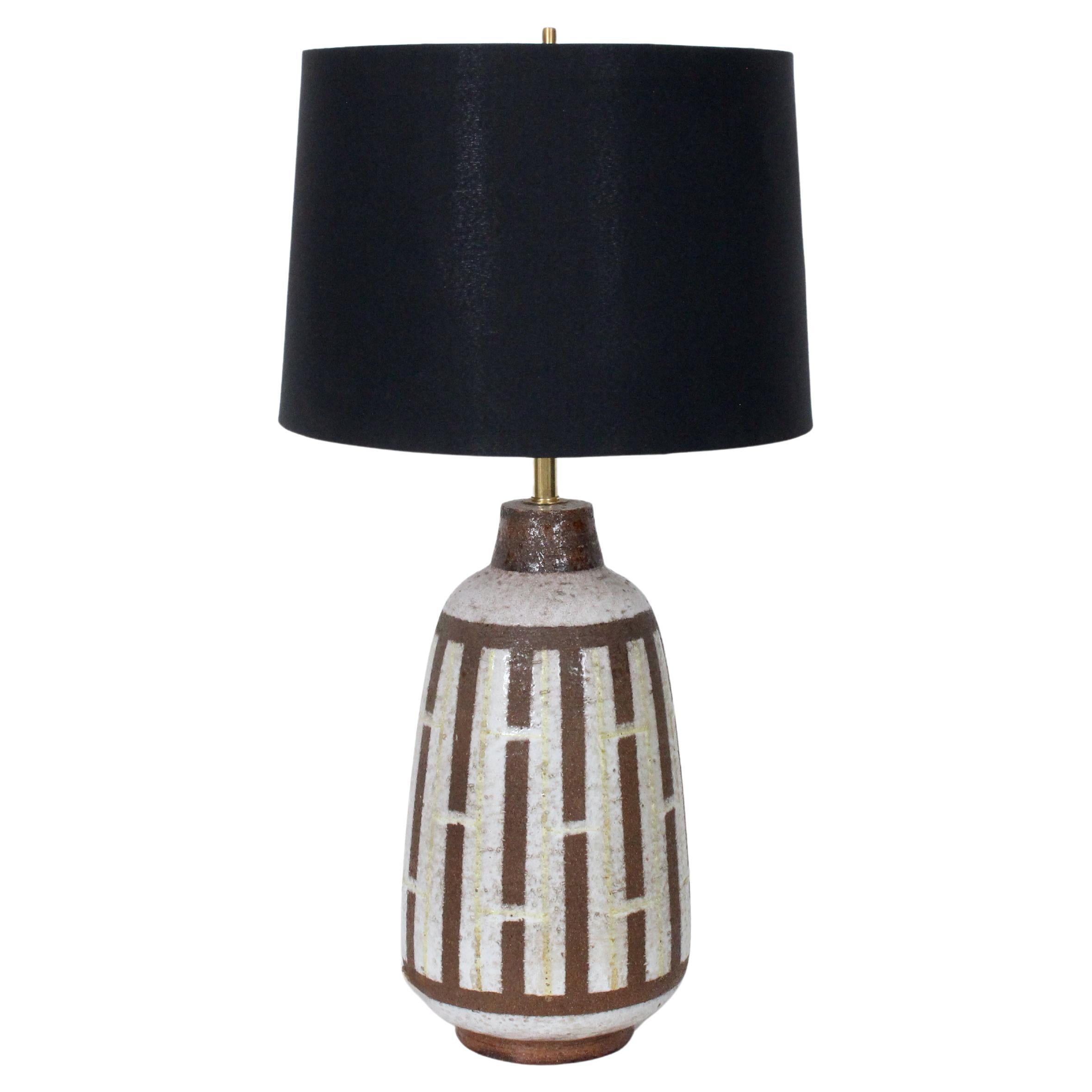 Substantial Aldo Londi for Bitossi Cocoa & Cream Pottery Table Lamp, C. 1950 im Angebot