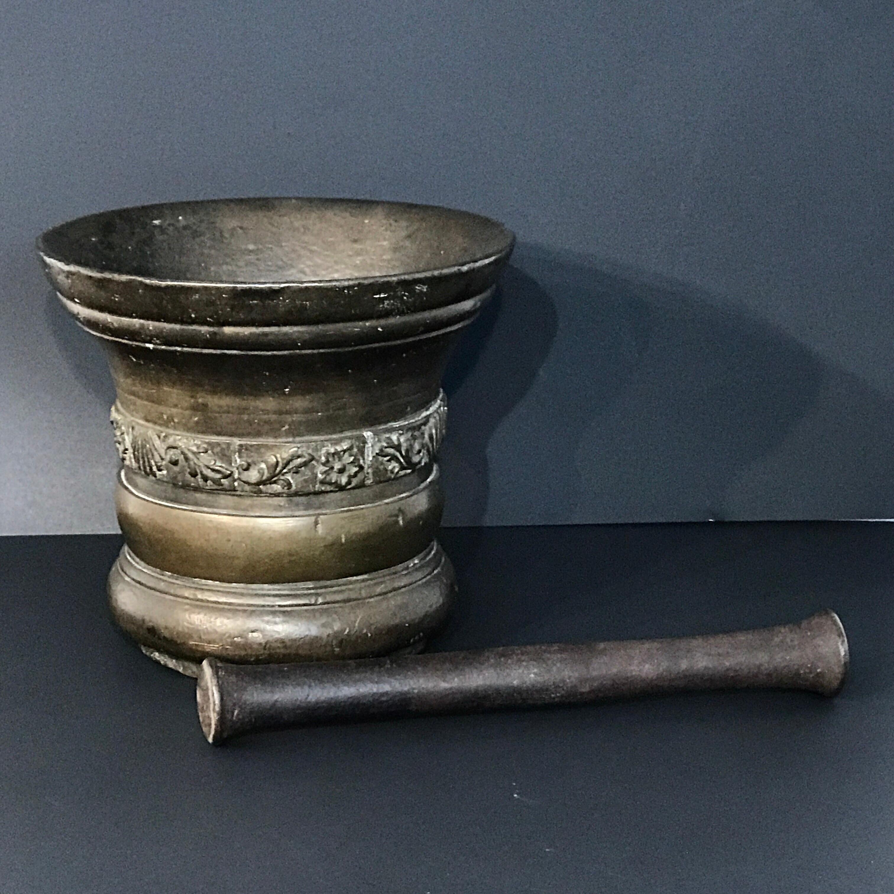 Substantial Antique Italian Bronze Mortar and Pestle For Sale 5