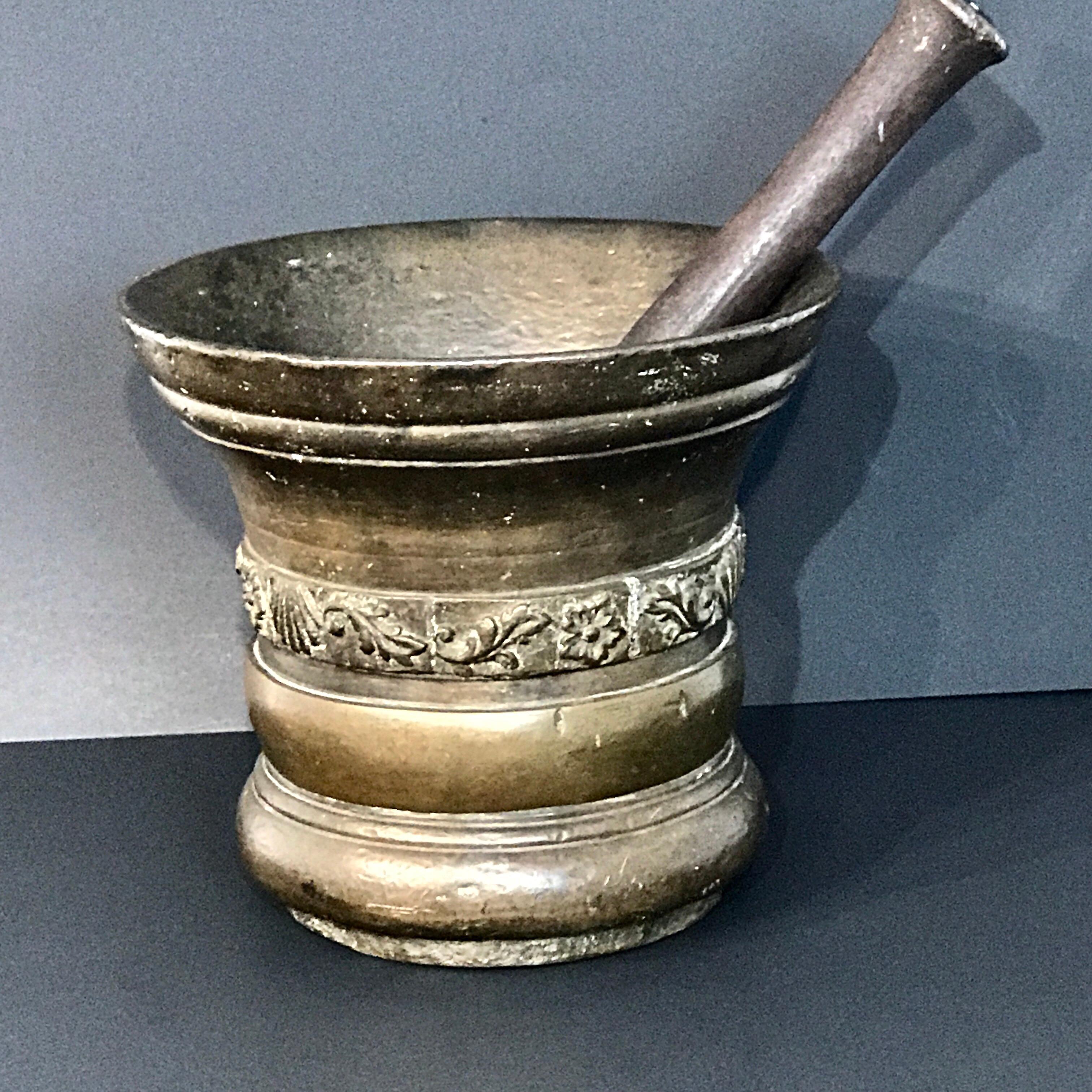 Substantial Antique Italian Bronze Mortar and Pestle For Sale 2