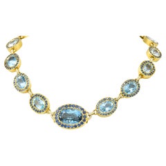 Halskette mit beträchtlichem Aquamarin-Topas, Diamant-Saphir, 18 Karat Gold