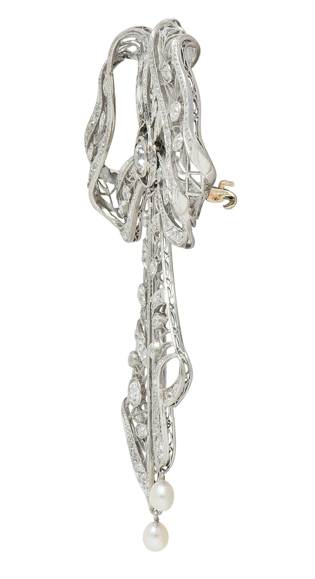 Substantial Belle Epoque Diamante Platino Antiguo Broche Colgante Lazo Tremblant en Excelente estado para la venta en Philadelphia, PA