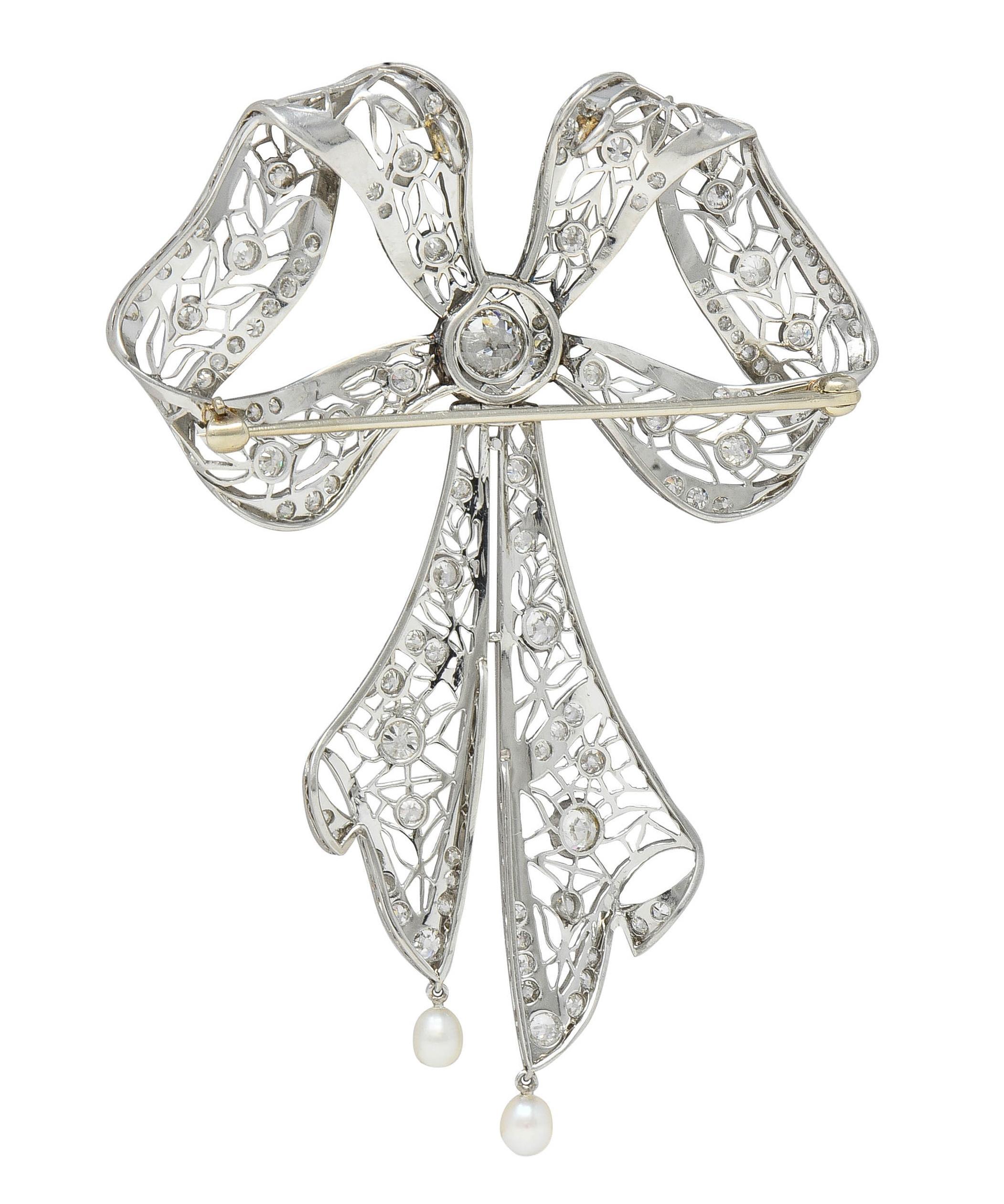 Femenino o masculino Substantial Belle Epoque Diamante Platino Antiguo Broche Colgante Lazo Tremblant en venta