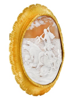 Substantial Buccellati Carved Shell 18 Karat Yellow Gold Poseidon Cameo Brooch
