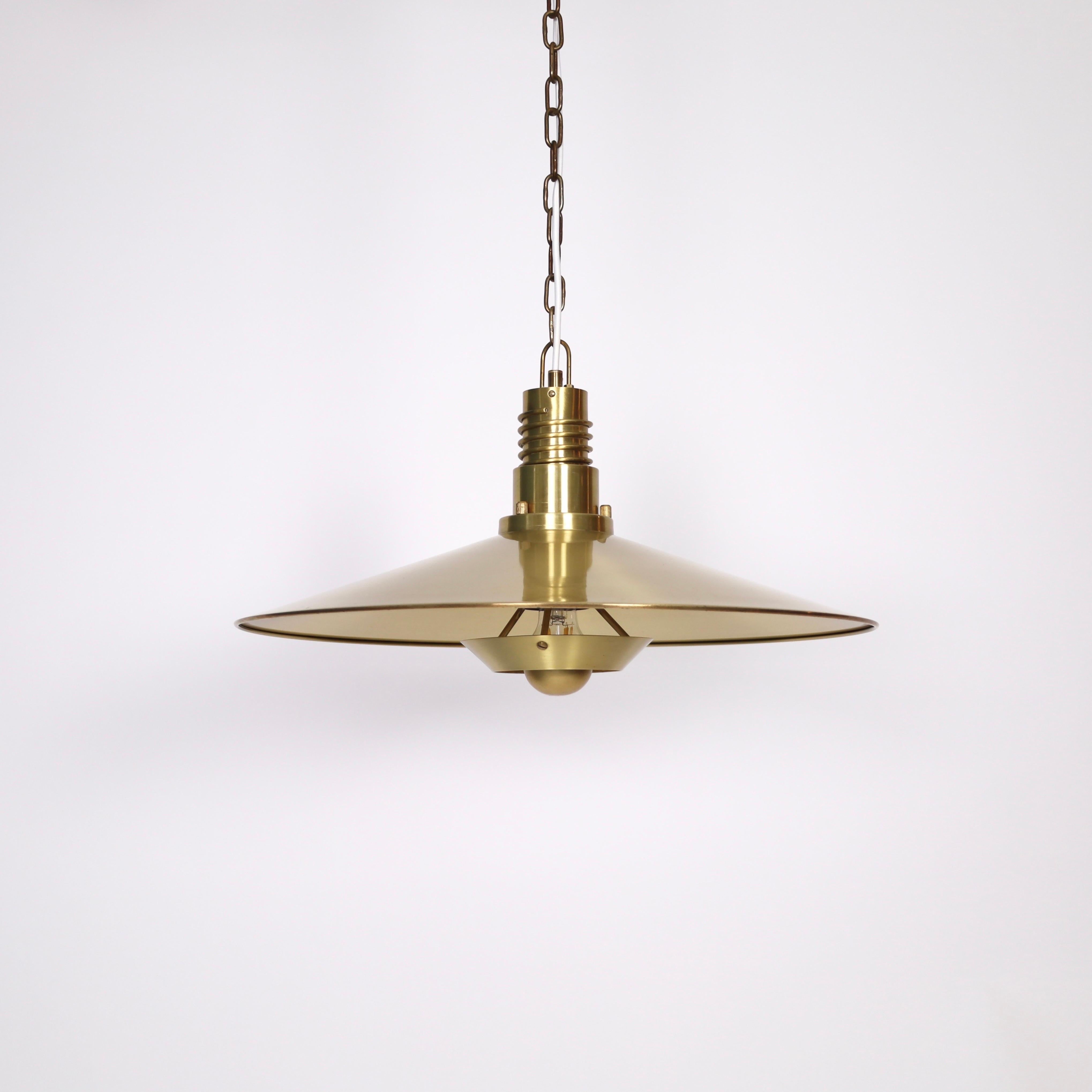 Danese Sostanziosa lampada a sospensione danese moderna in ottone di Fog and Morup, anni '60, Danimarca in vendita