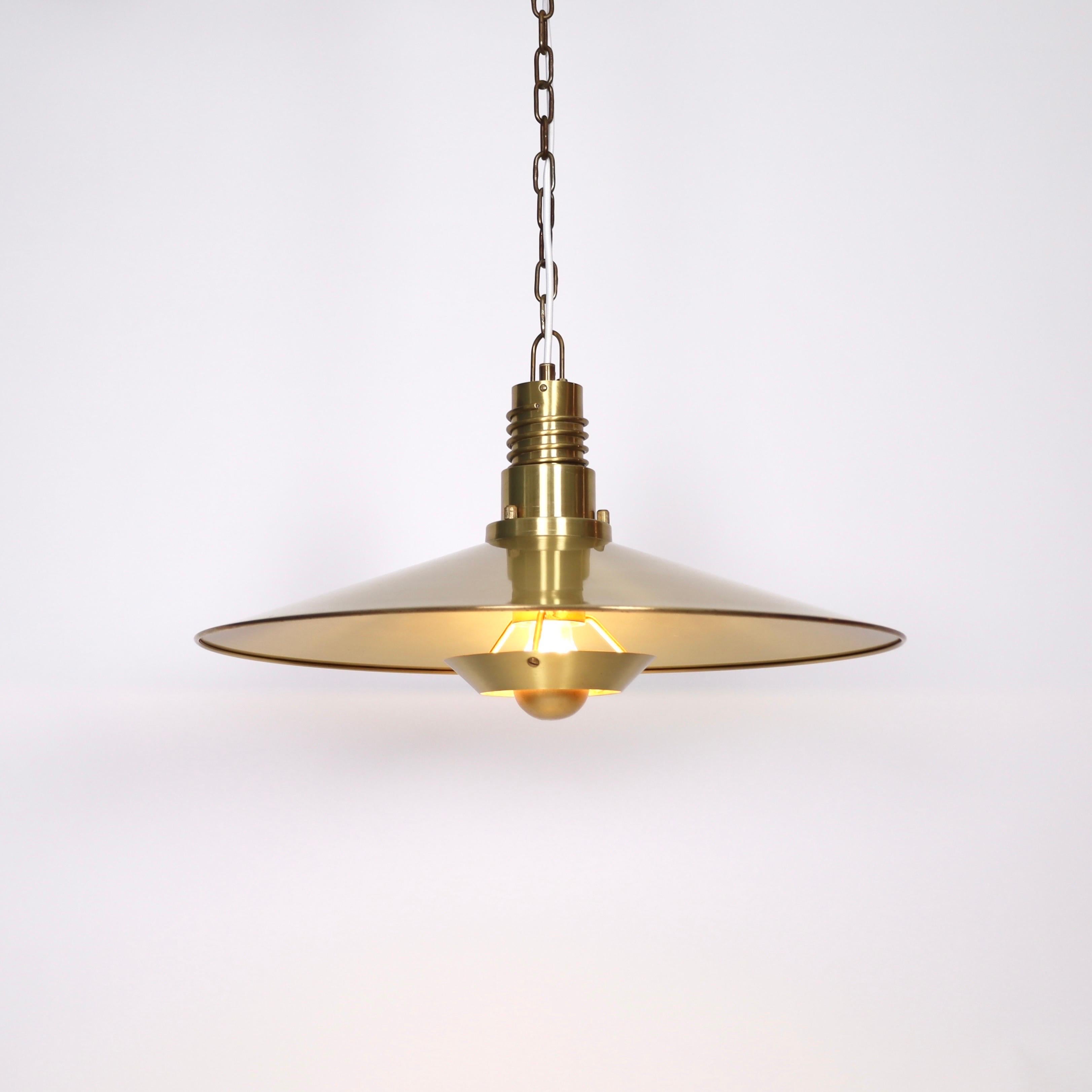 Sostanziosa lampada a sospensione danese moderna in ottone di Fog and Morup, anni '60, Danimarca In condizioni buone in vendita a Værløse, DK