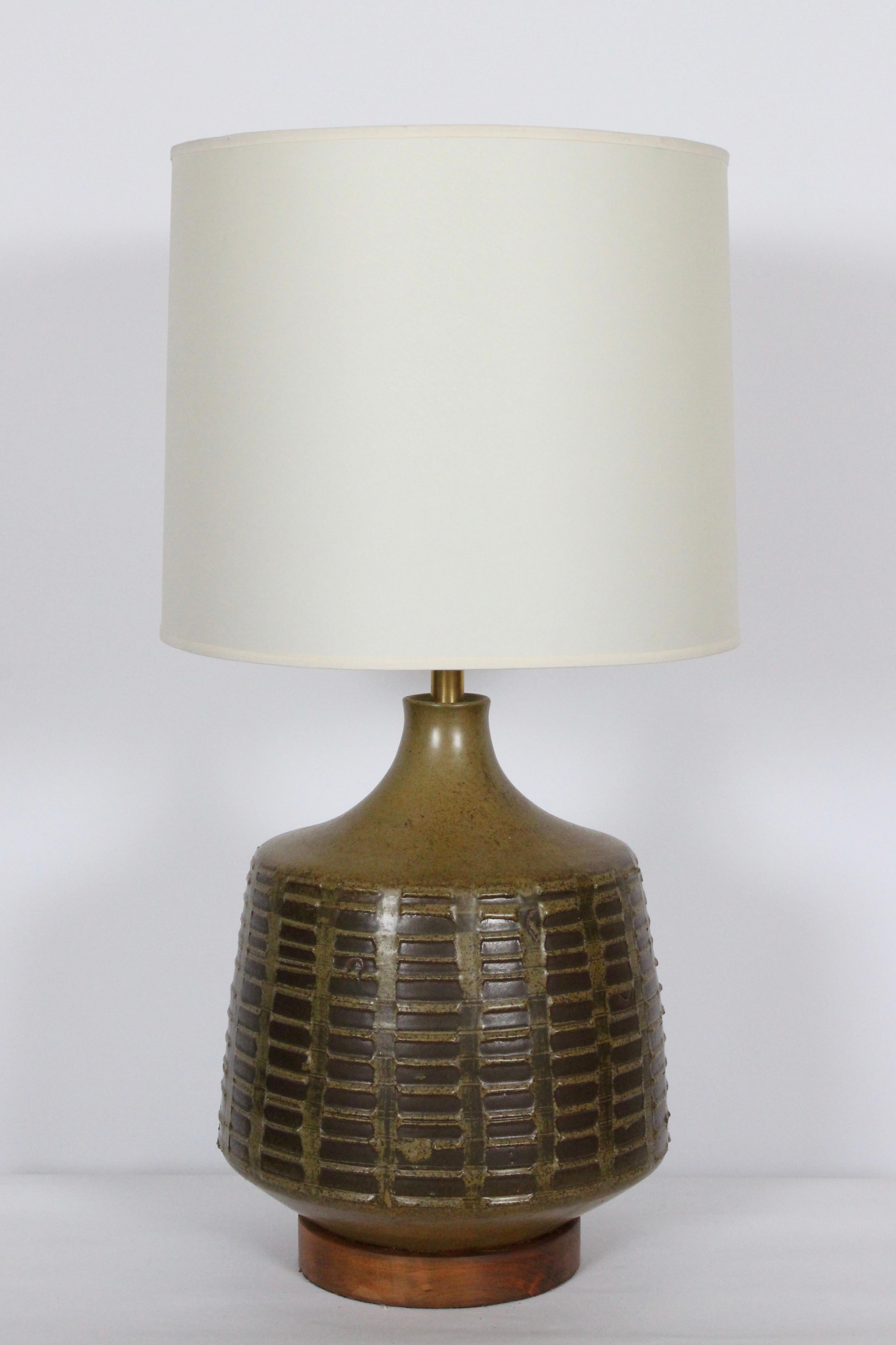 Mid-Century Modern Substantial David Cressey Olive & Cocoa Patterned Art Pottery Table Lamp