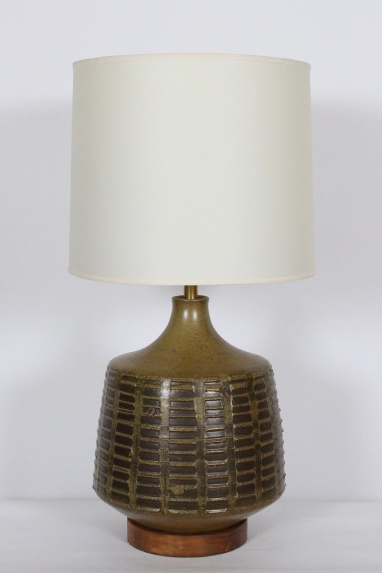 Substantial David Cressey Olive and Cocoa Patterned Art Pottery Table Lamp  For Sale at 1stDibs