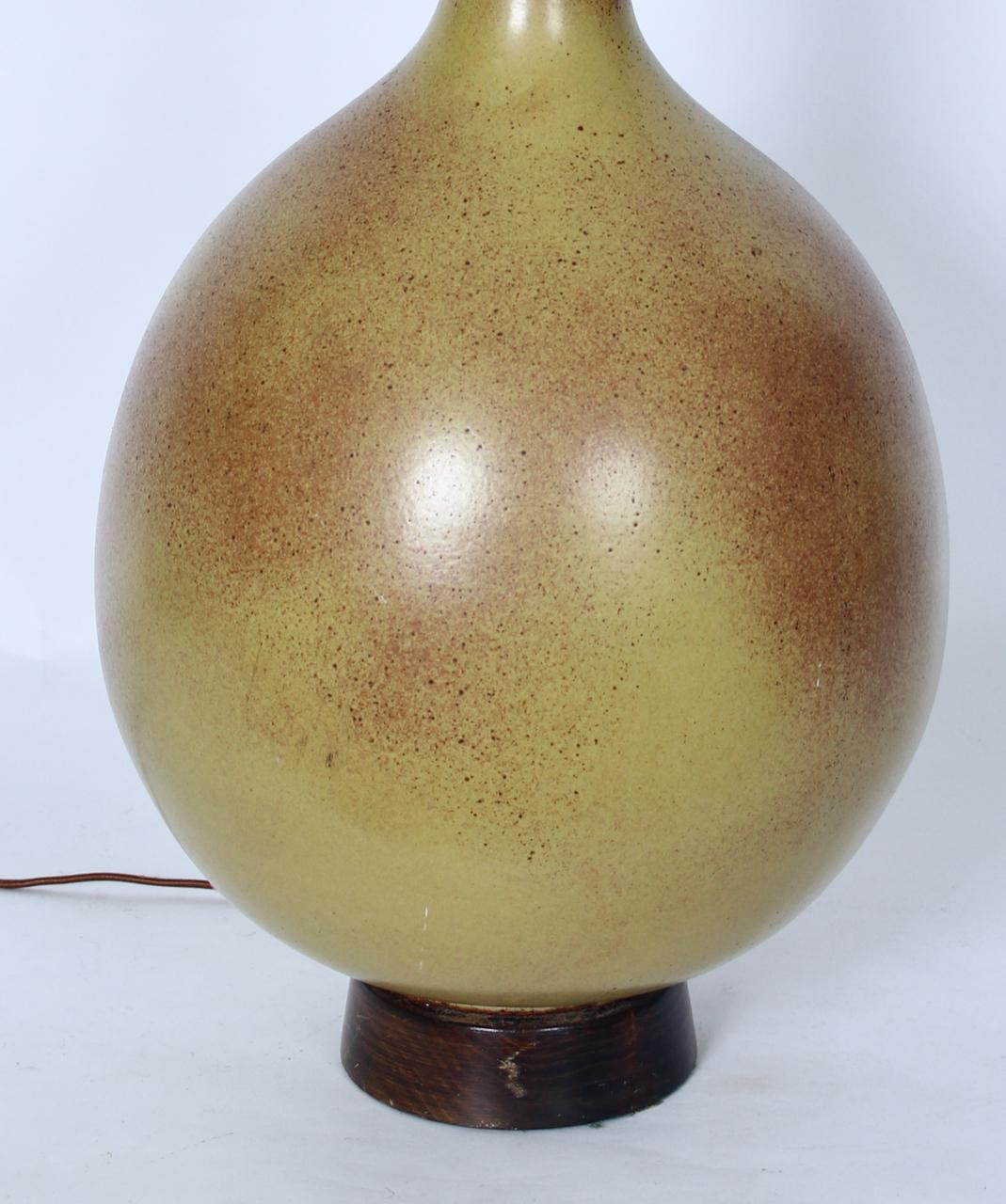 Substantial David Cressey Pale Olive & Umber Art Pottery Table Lamp, 1960's For Sale 3