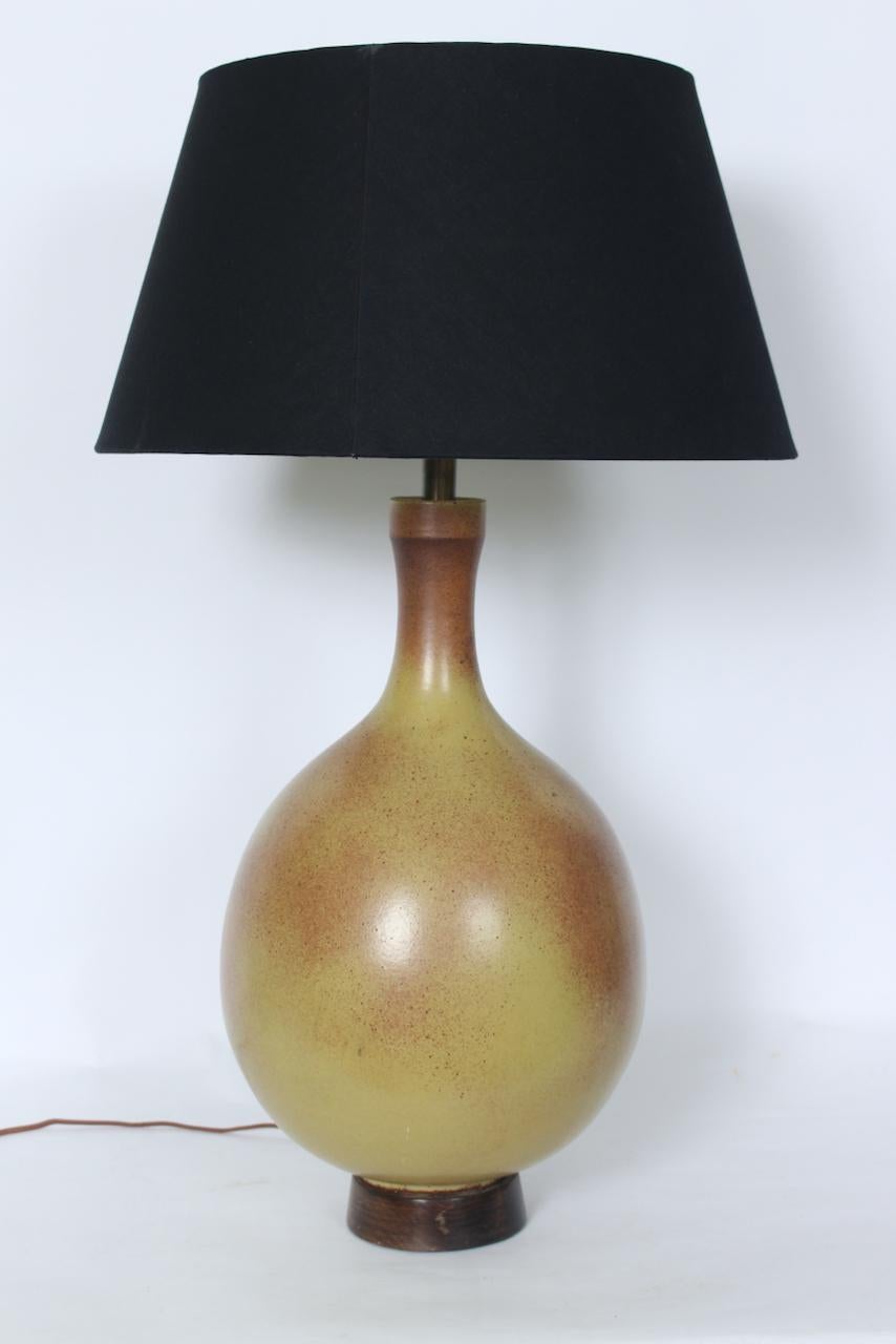 Substantial David Cressey Pale Olive & Umber Art Pottery Table Lamp, 1960's For Sale 6